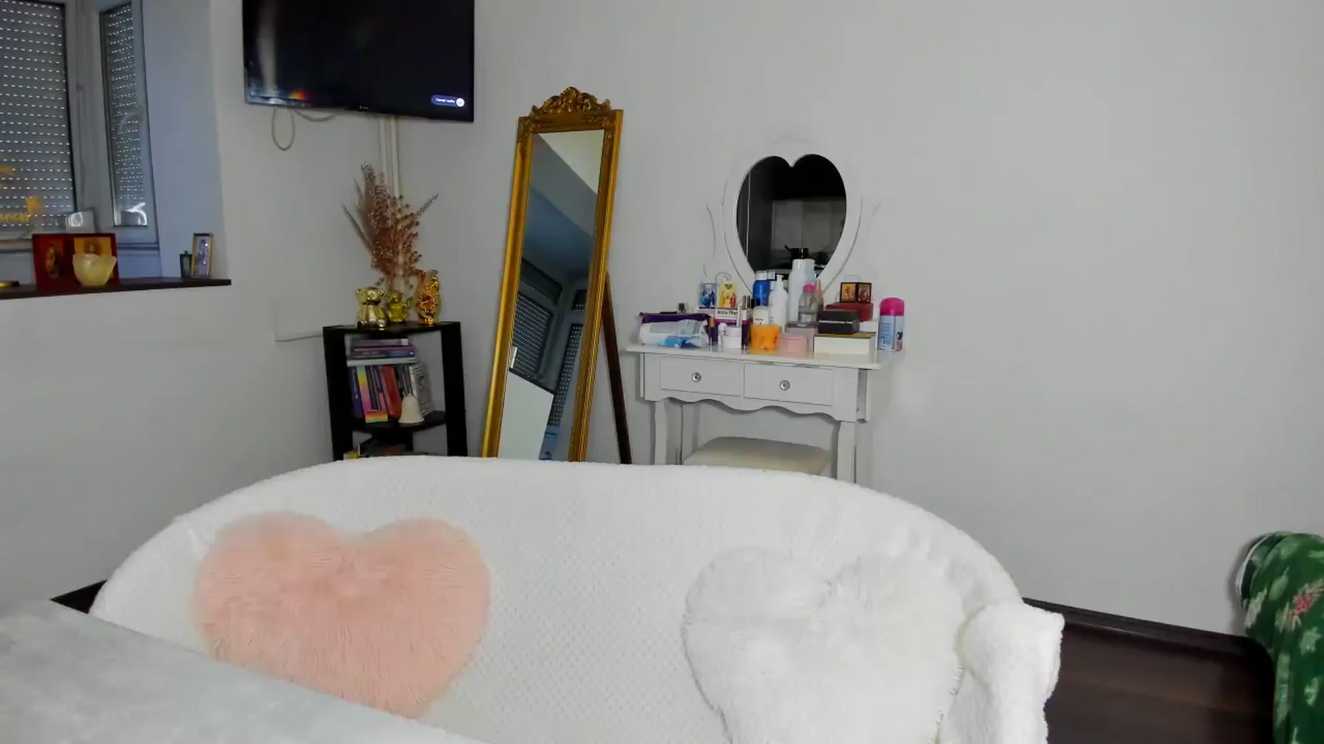 Gallery image thumbnail from MISS_JOY99's myfreecams stream on, 12/15/2025, 11:47 image 17 of 20