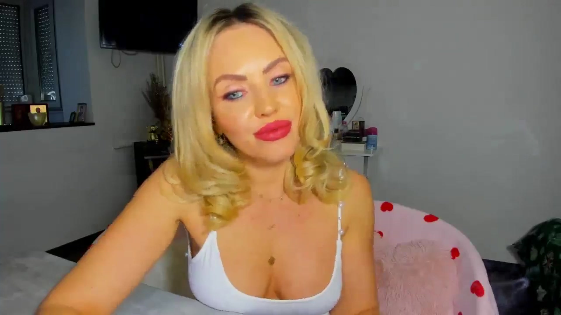 Gallery image thumbnail from MISS_JOY99's myfreecams stream on, 12/17/2025, 11:56 image 11 of 20