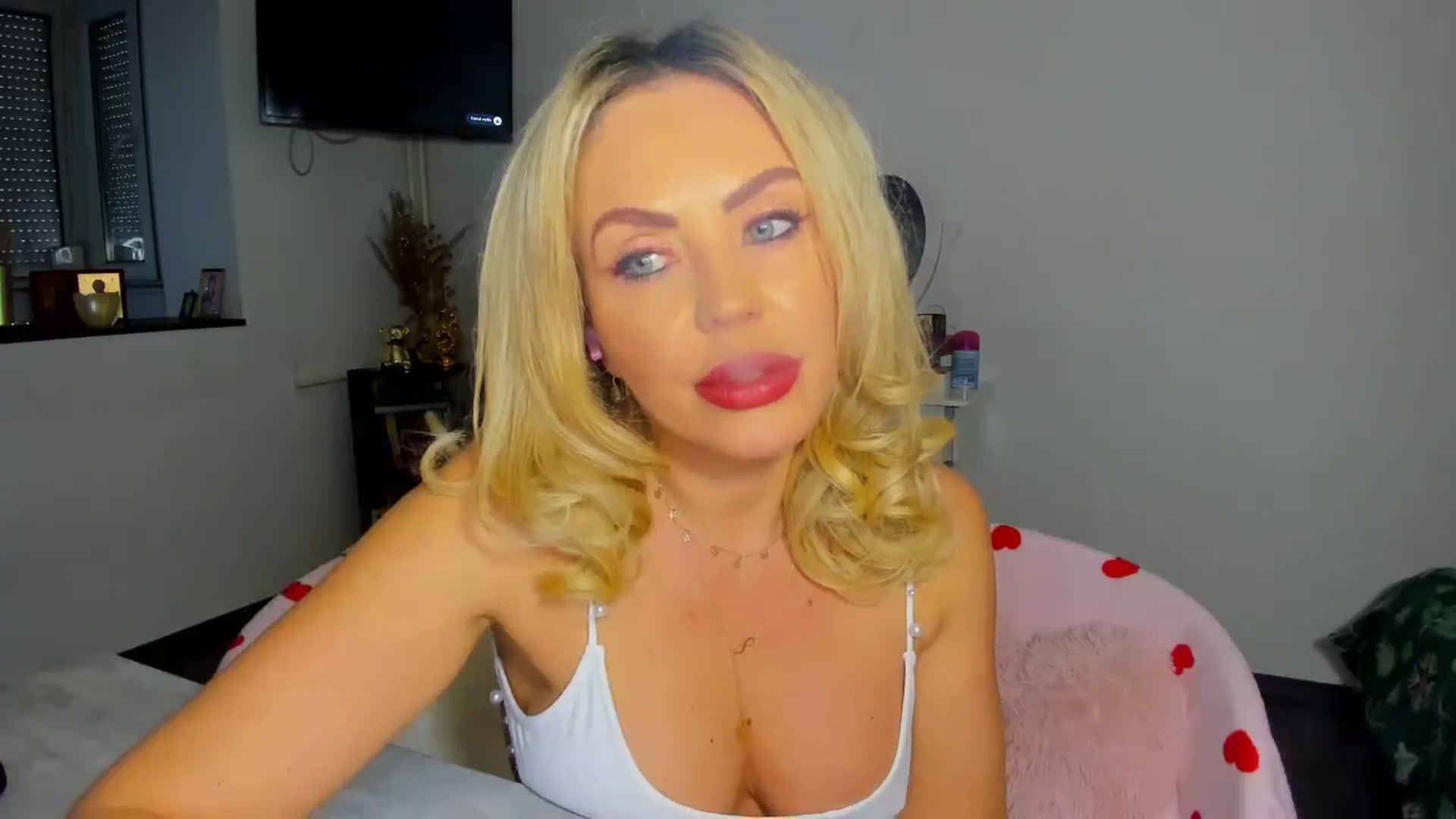 Gallery image thumbnail from MISS_JOY99's myfreecams stream on, 12/17/2025, 11:56 image 7 of 20