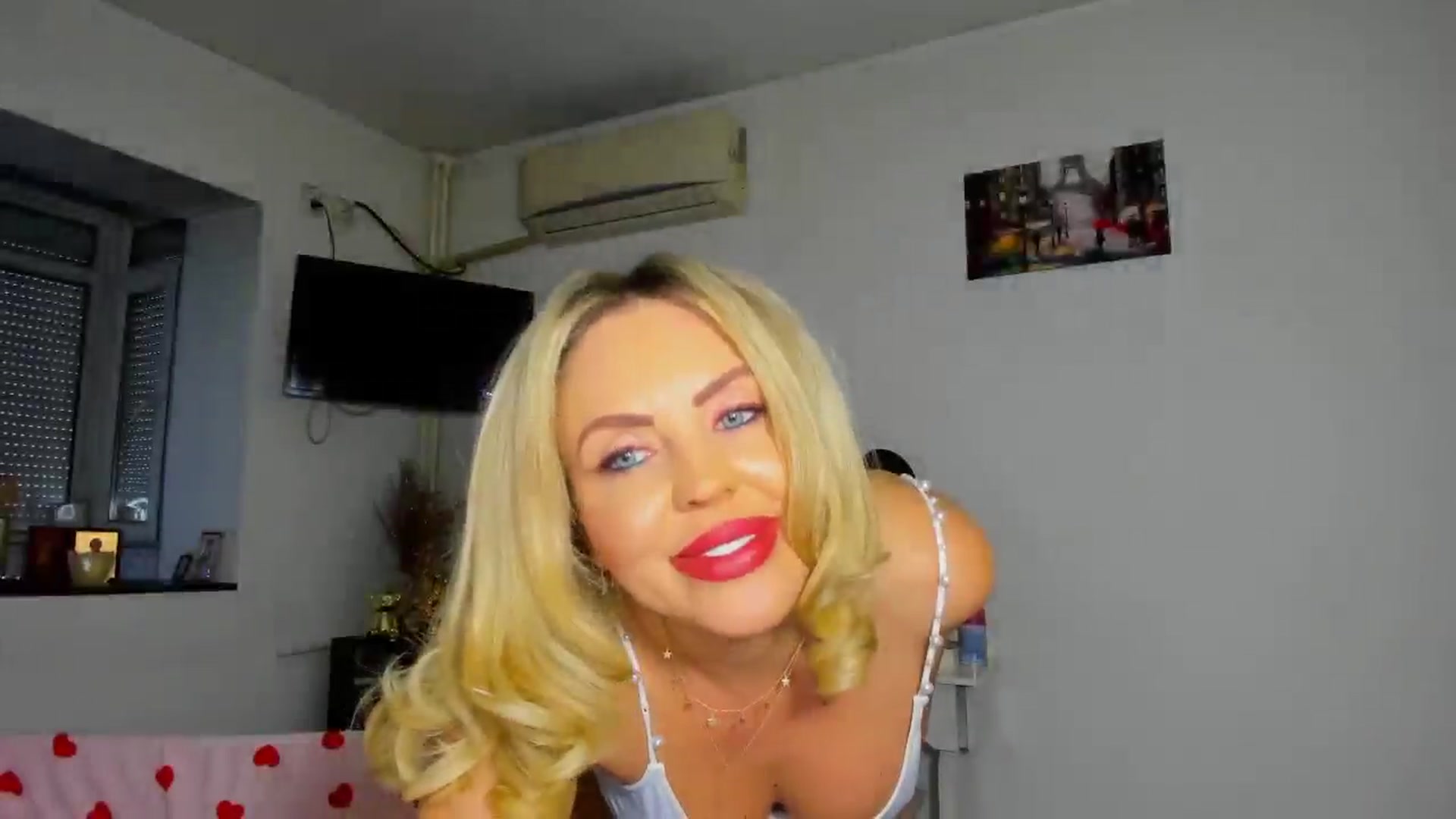 Gallery image thumbnail from MISS_JOY99's myfreecams stream on, 12/17/2025, 11:56 image 16 of 20
