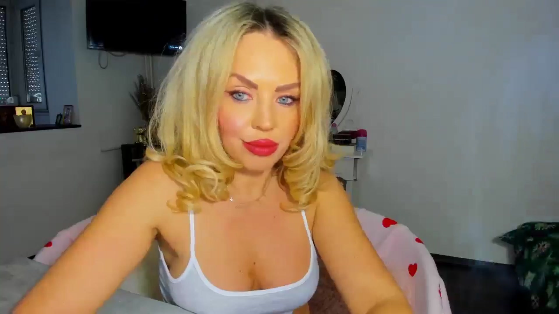 Gallery image thumbnail from MISS_JOY99's myfreecams stream on, 12/18/2025, 10:13 image 18 of 20