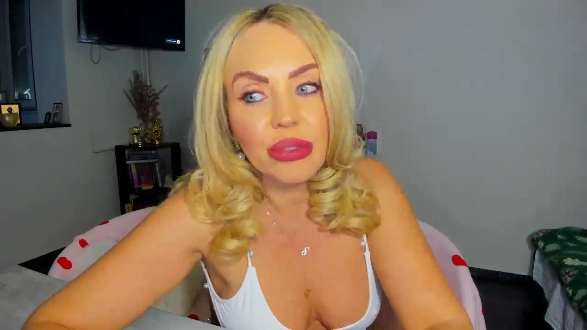Gallery image thumbnail from MISS_JOY99's myfreecams stream on, 12/27/2025, 16:59 image 15 of 20