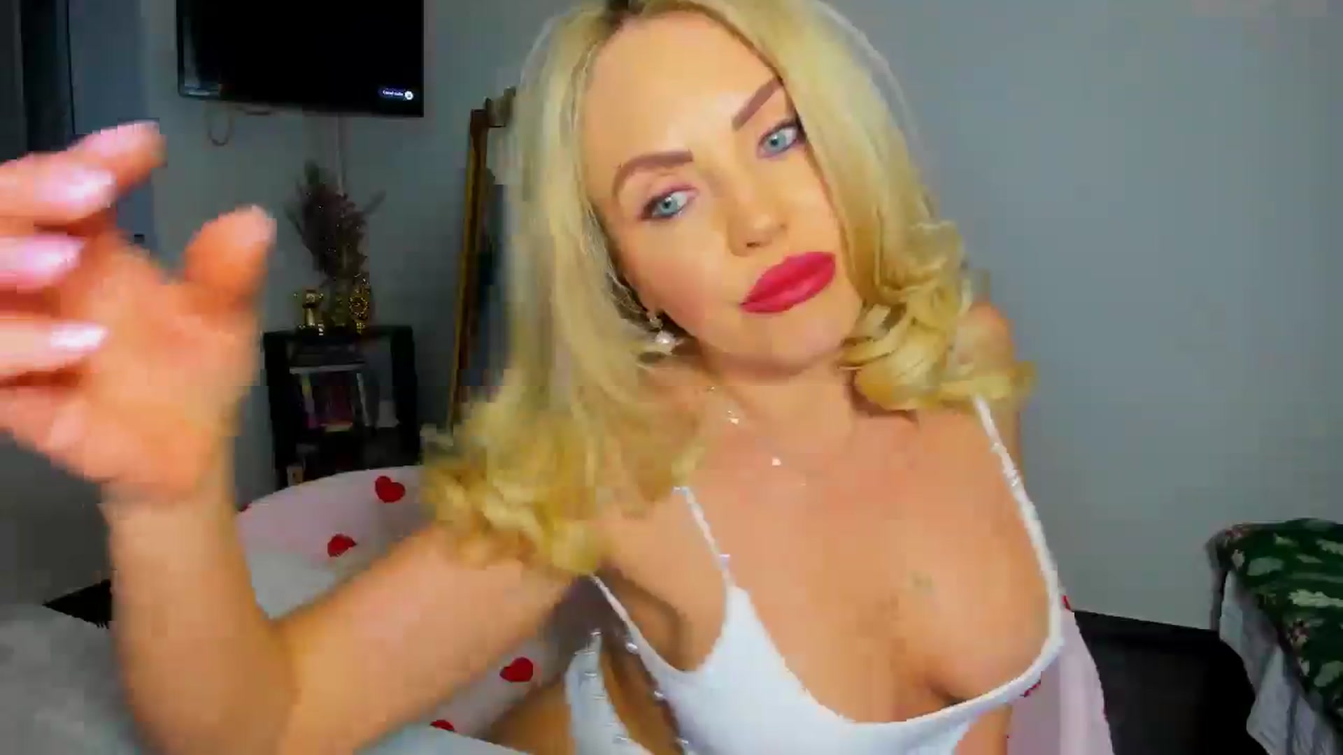 Gallery image thumbnail from MISS_JOY99's myfreecams stream on, 12/27/2025, 16:59 image 14 of 20