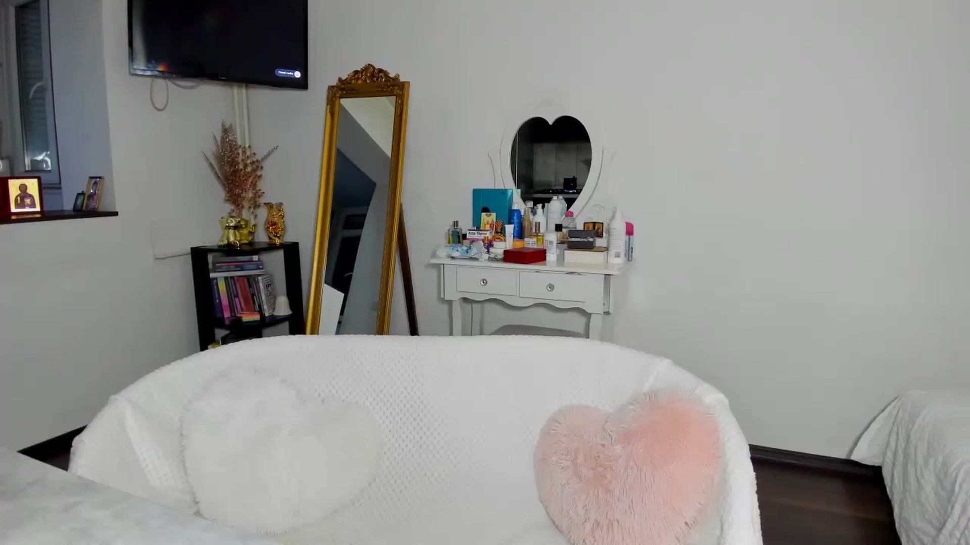 Gallery image thumbnail from MISS_JOY99's myfreecams stream on, 12/31/2025, 19:19 image 12 of 20