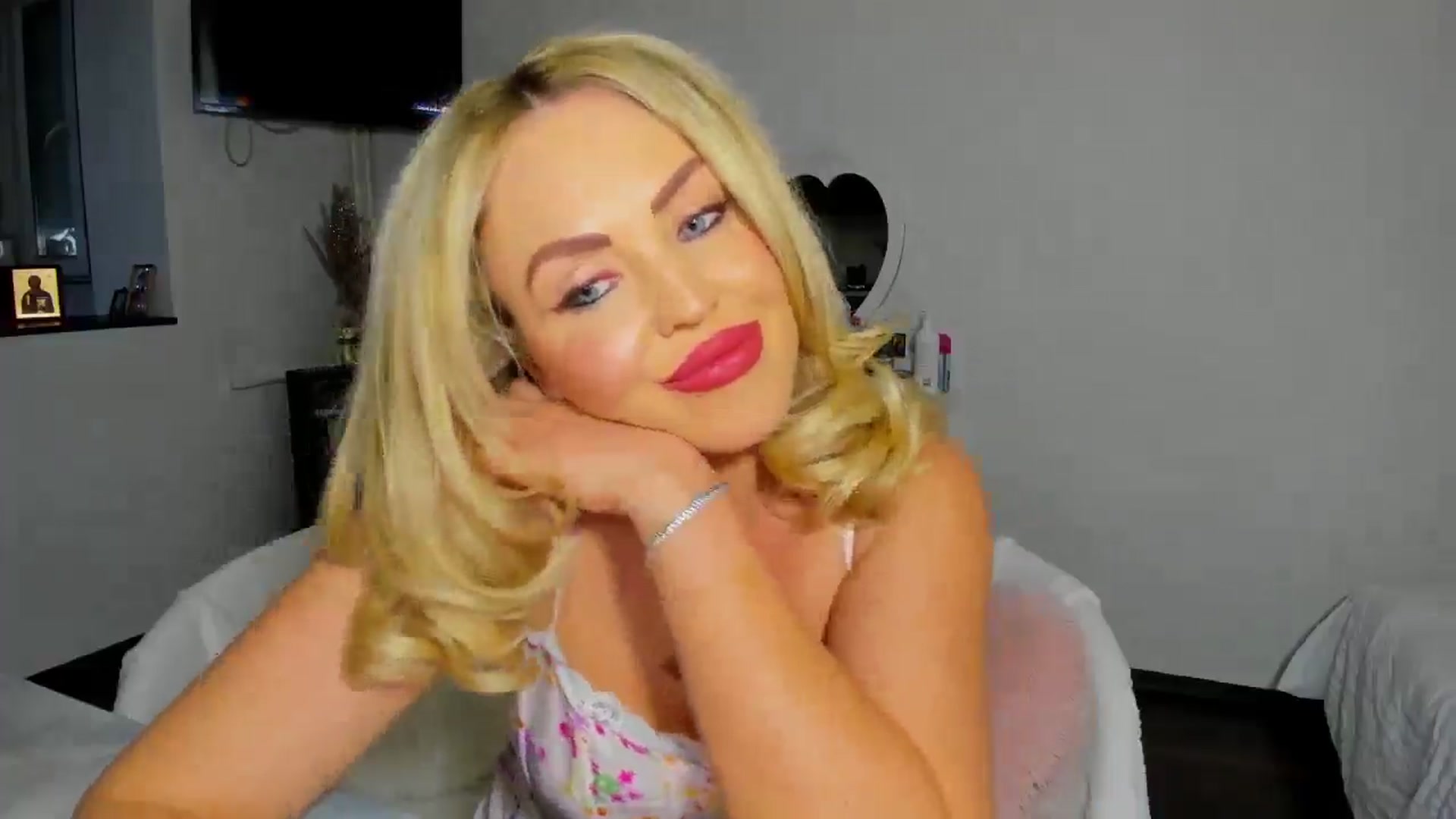 Gallery image thumbnail from MISS_JOY99's myfreecams stream on, 12/31/2025, 19:19 image 13 of 20