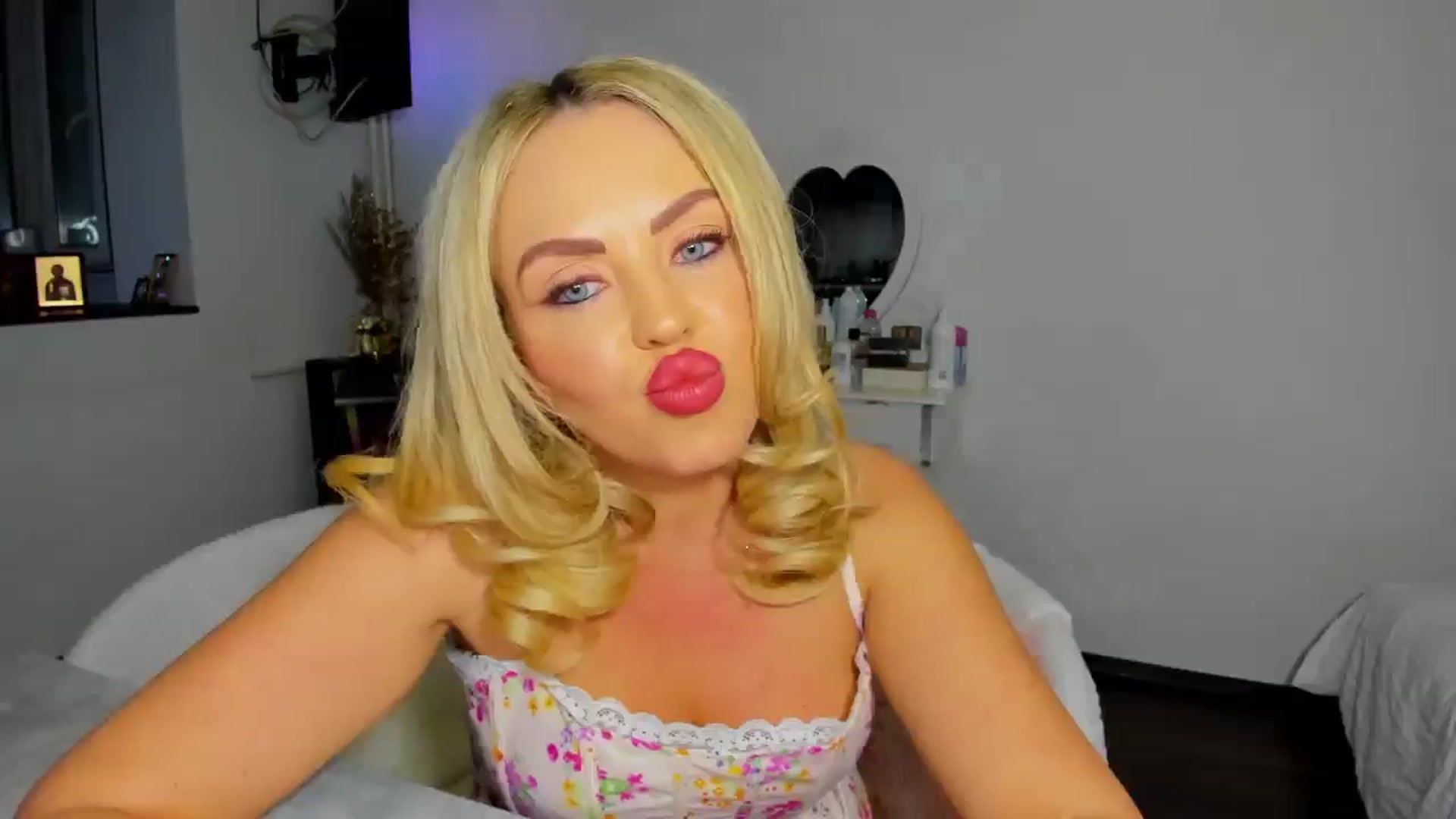 Gallery image thumbnail from MISS_JOY99's myfreecams stream on, 12/31/2025, 20:53 image 14 of 20