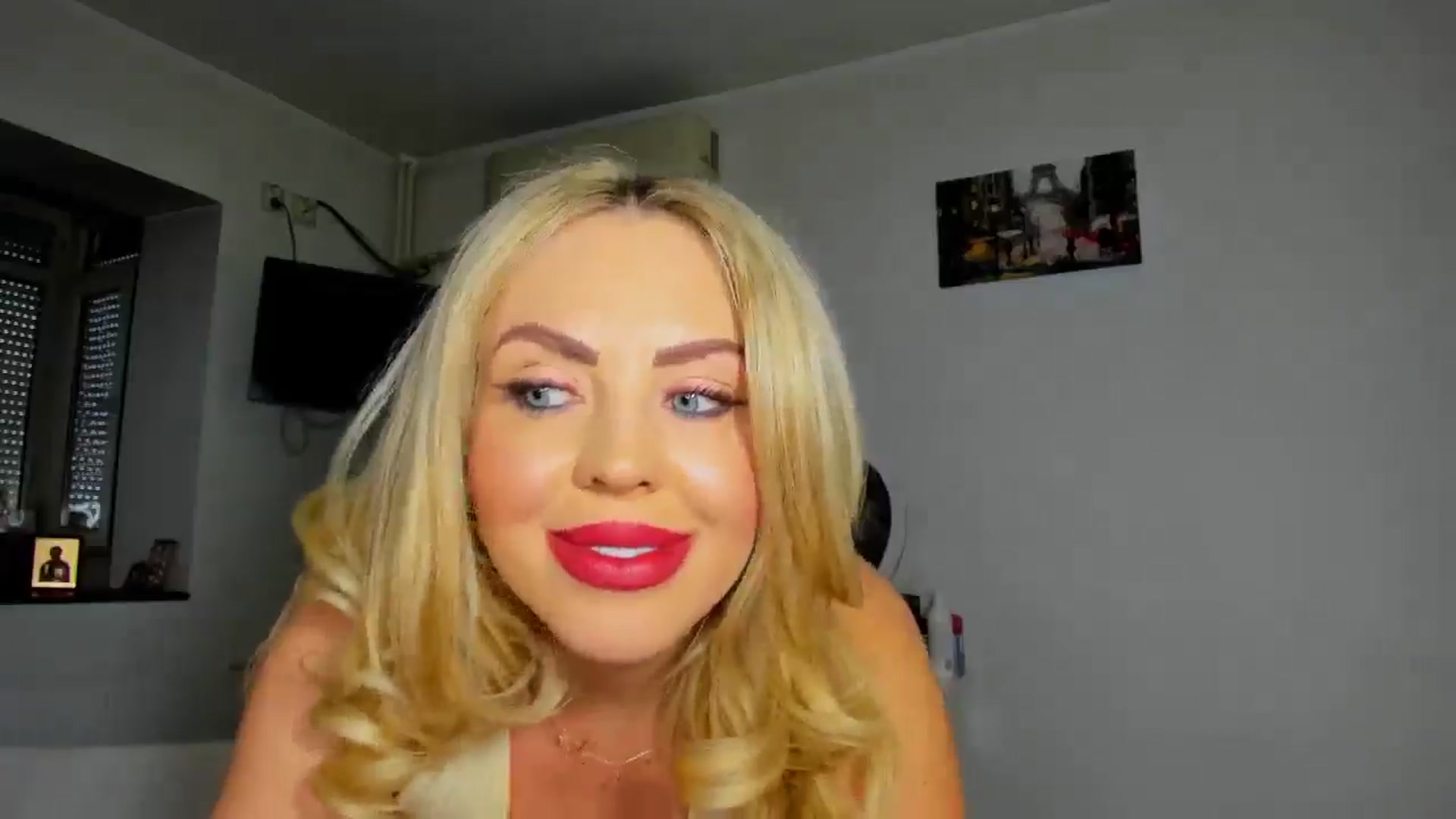 Gallery image thumbnail from MISS_JOY99's myfreecams stream on, 01/01/2026, 12:09 image 16 of 20