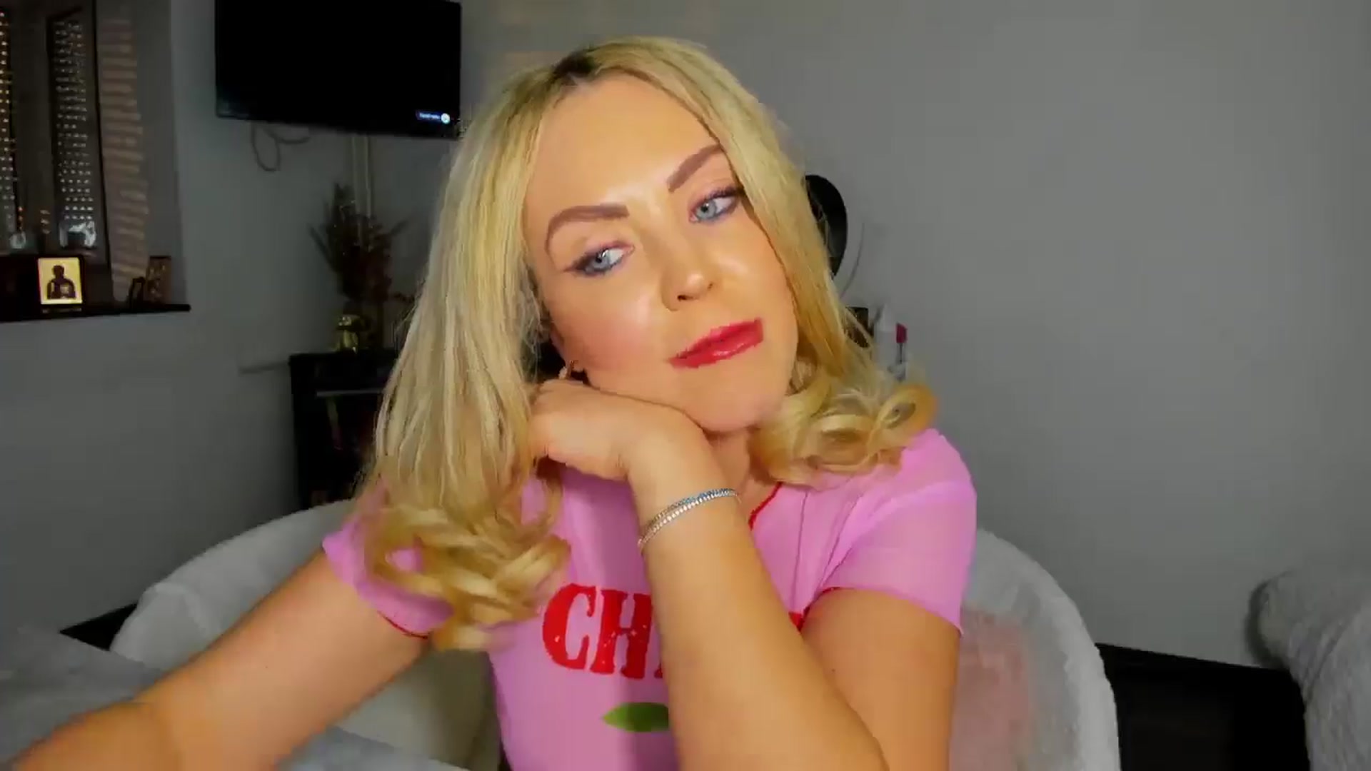 Gallery image thumbnail from MISS_JOY99's myfreecams stream on, 01/01/2026, 14:31 image 15 of 20