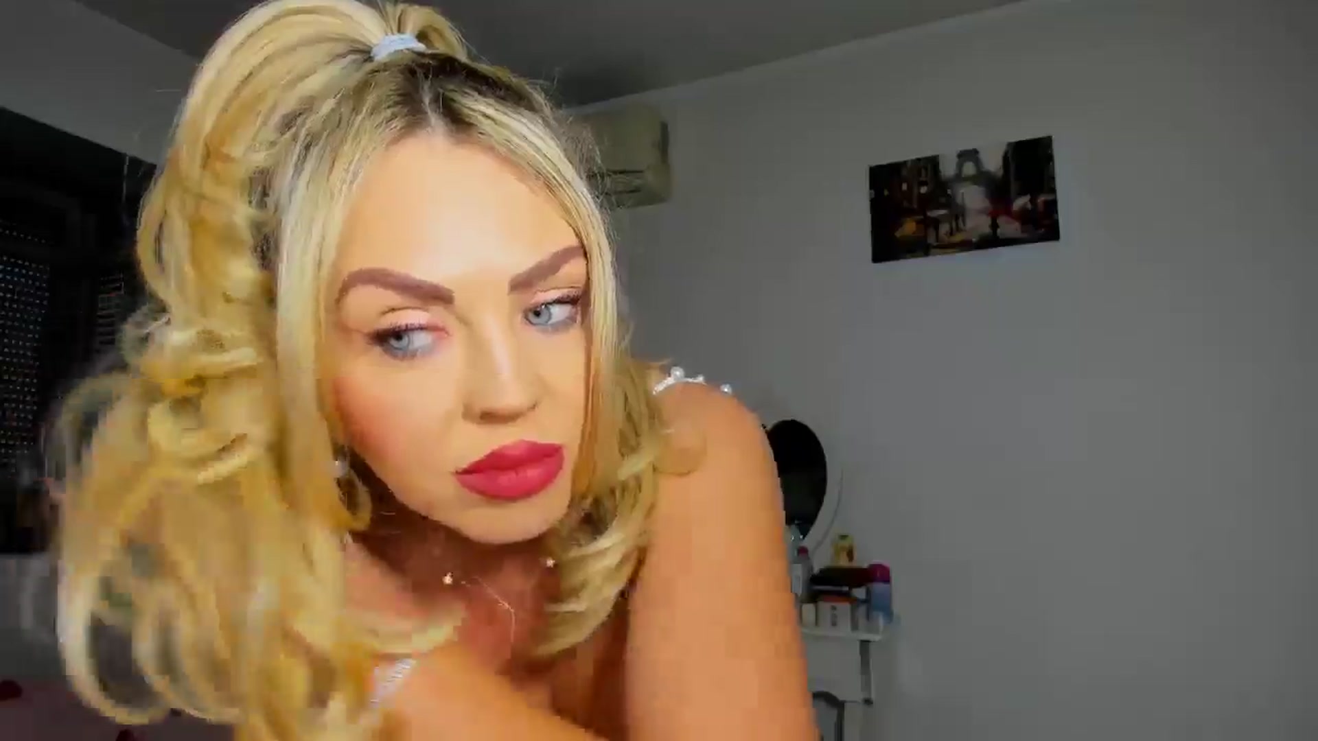 Gallery image thumbnail from MISS_JOY99's myfreecams stream on, 01/11/2026, 12:25 image 15 of 20