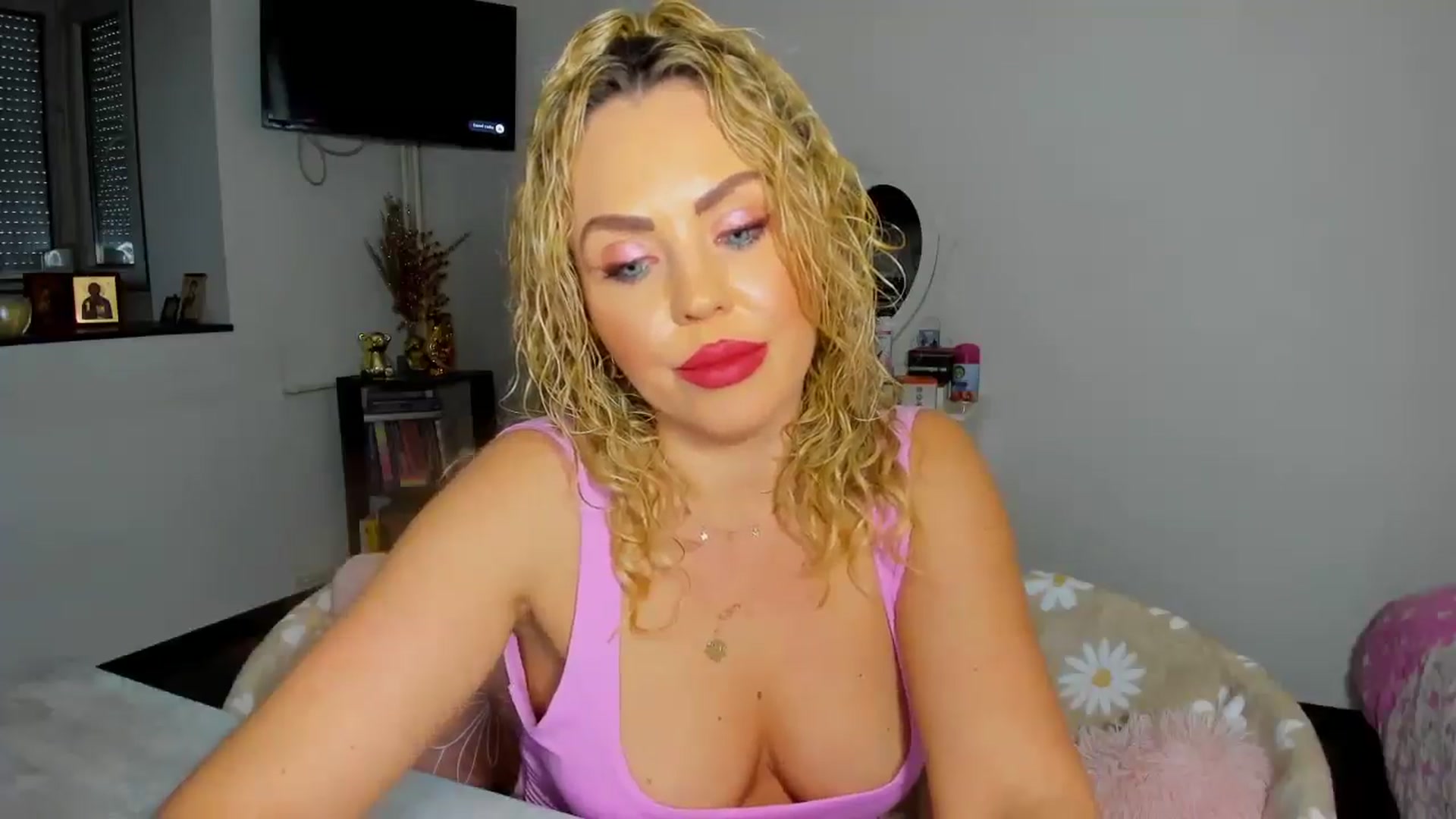 Gallery image thumbnail from MISS_JOY99's myfreecams stream on, 01/31/2026, 11:23 image 12 of 20