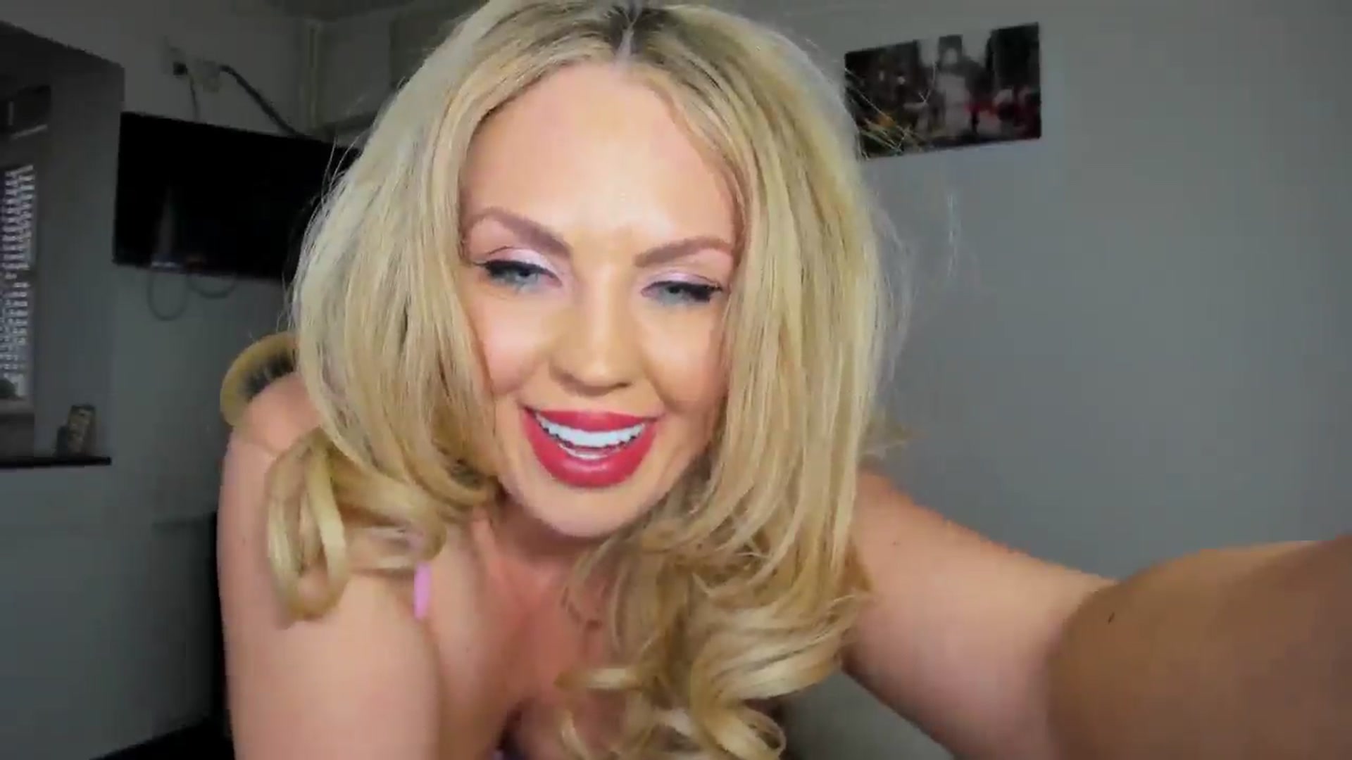 Gallery image thumbnail from MISS_JOY99's myfreecams stream on, 04/08/2026, 12:59 image 20 of 20