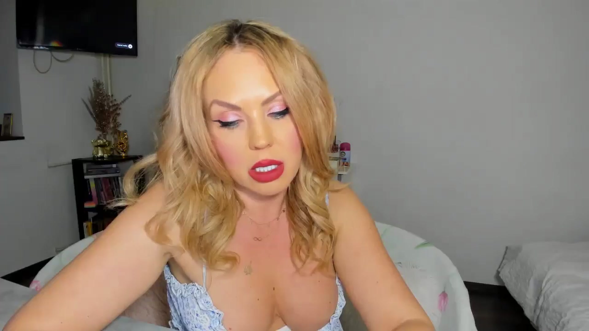 Gallery image thumbnail from MISS_JOY99's myfreecams stream on, 04/13/2026, 14:38 image 17 of 20