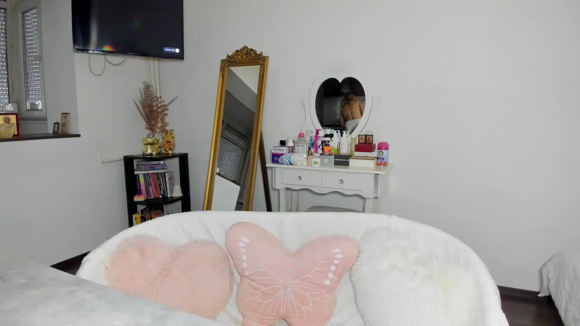 Gallery image thumbnail from MISS_JOY99's myfreecams stream on, 04/14/2026, 10:29 image 7 of 20