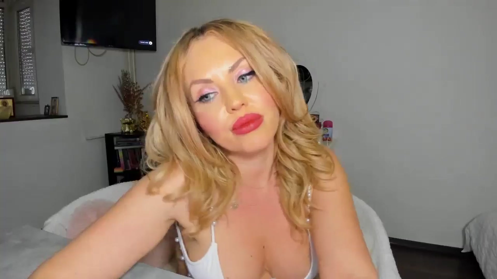 Gallery image thumbnail from MISS_JOY99's myfreecams stream on, 04/14/2026, 10:29 image 19 of 20