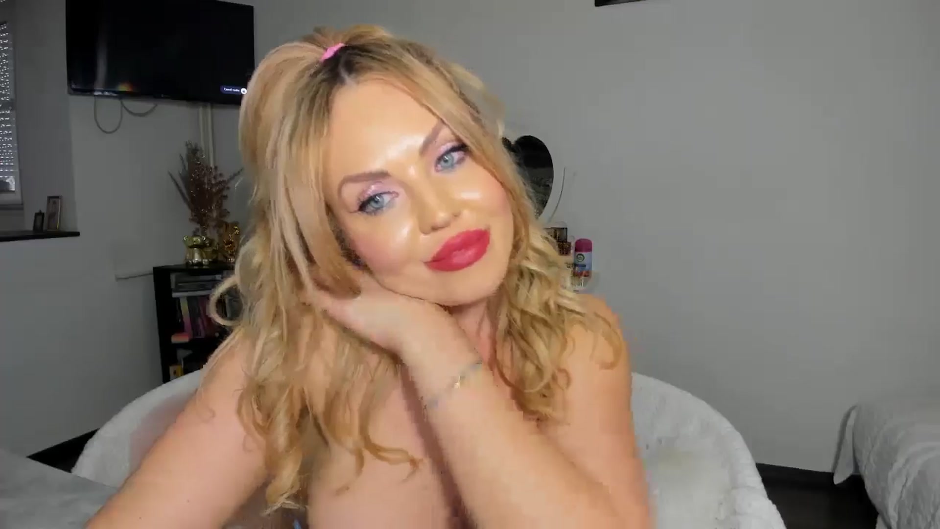 Gallery image thumbnail from MISS_JOY99's myfreecams stream on, 04/16/2026, 13:11 image 20 of 20