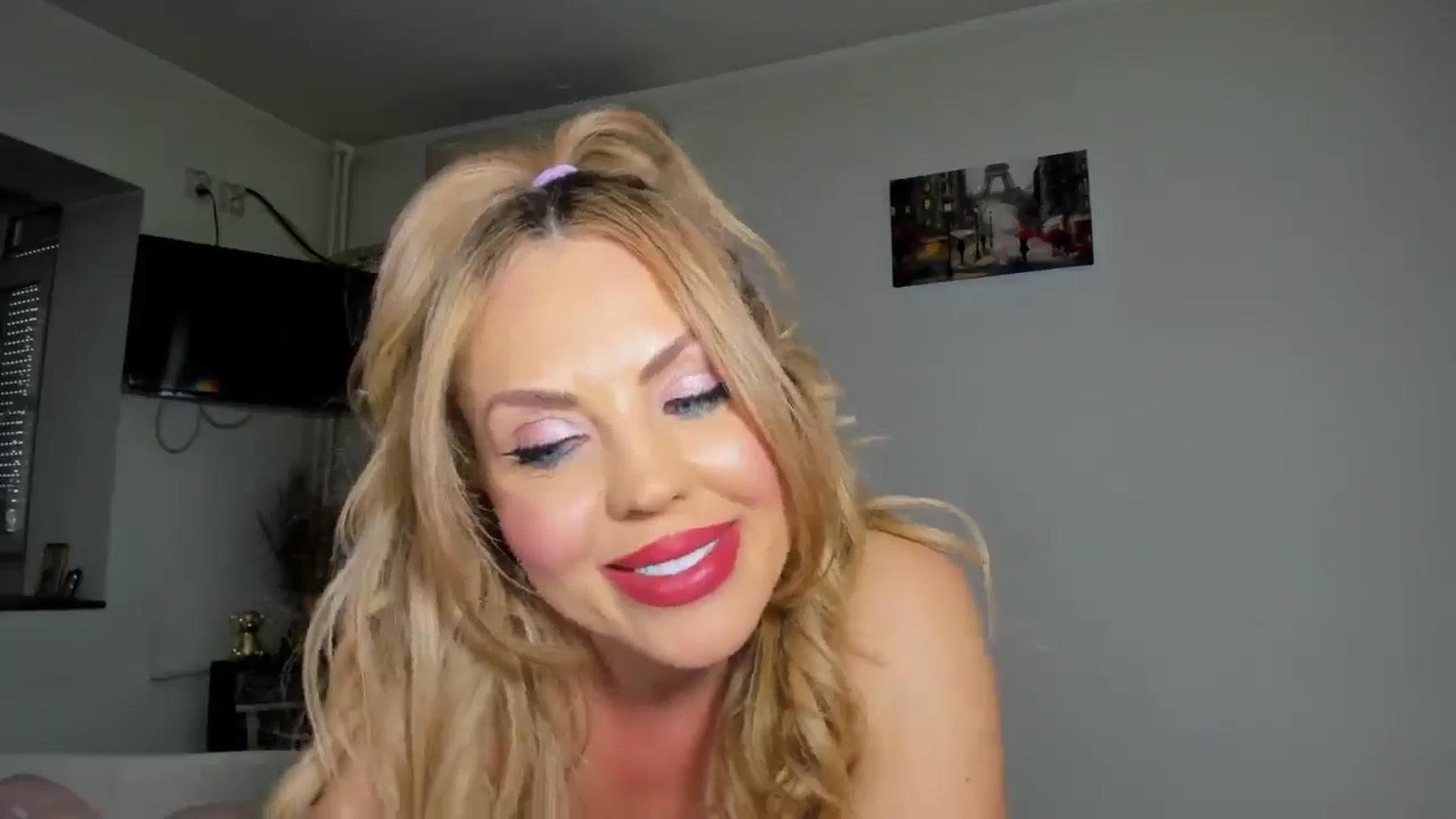 Gallery image thumbnail from MISS_JOY99's myfreecams stream on, 04/17/2026, 13:30 image 8 of 20