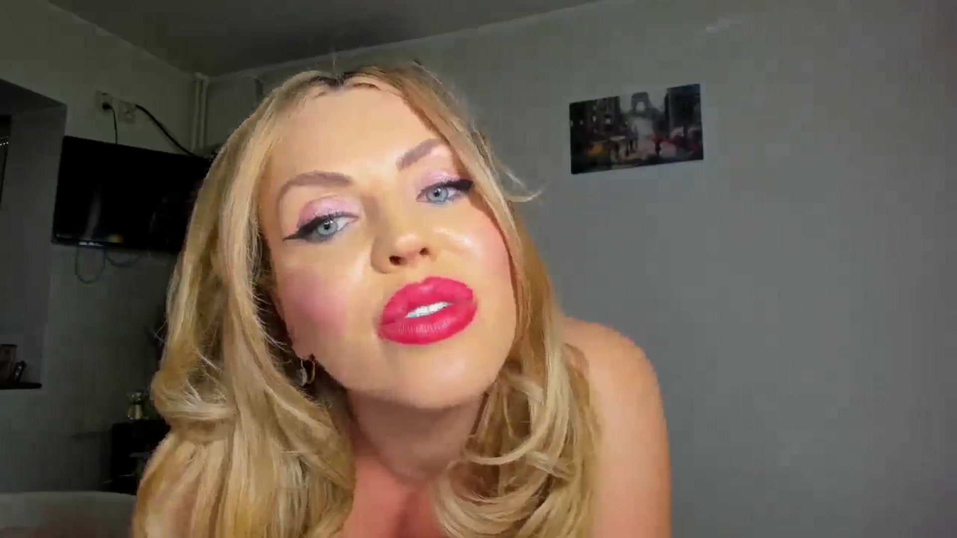Gallery image thumbnail from MISS_JOY99's myfreecams stream on, 04/19/2026, 12:59 image 15 of 20