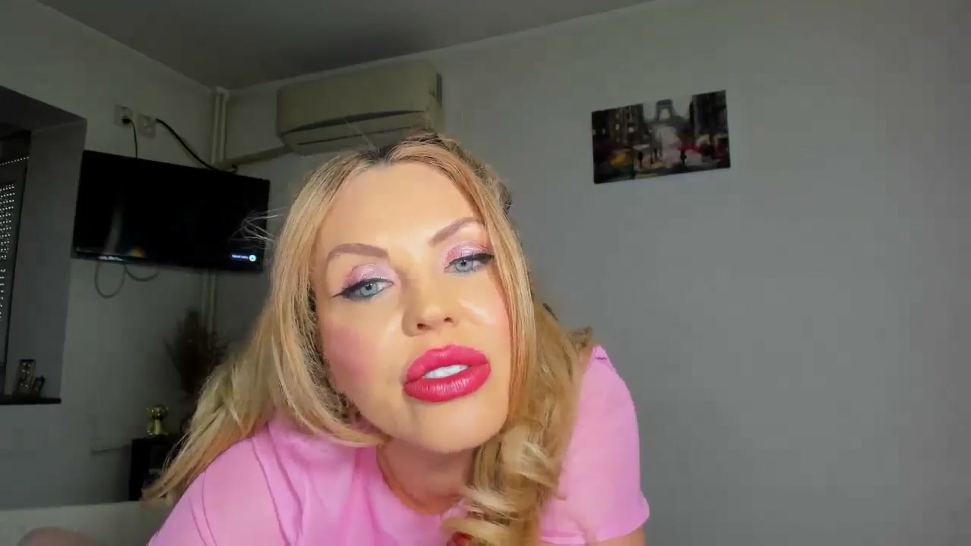 Gallery image thumbnail from MISS_JOY99's myfreecams stream on, 04/21/2026, 11:01 image 2 of 20