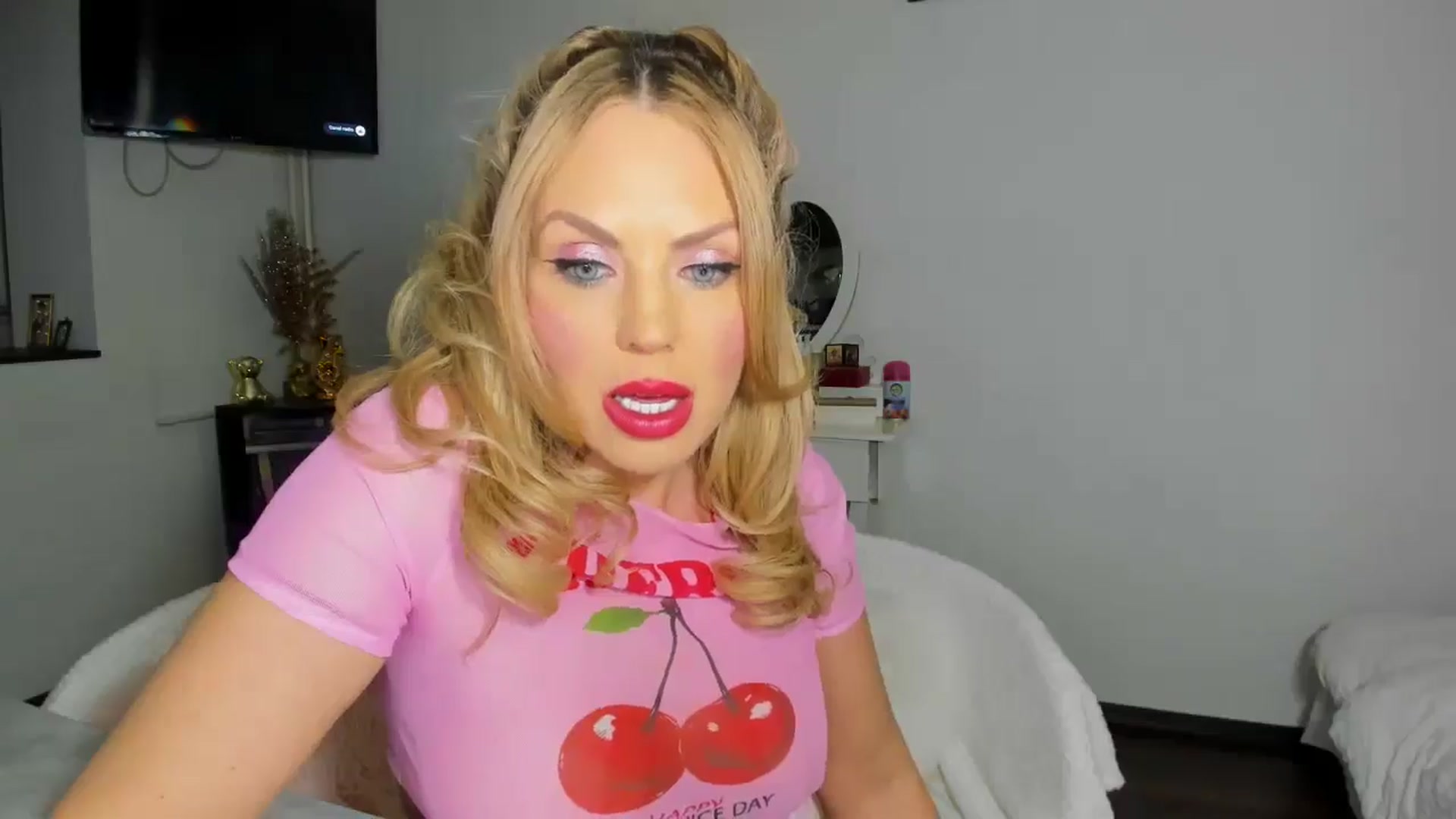 Gallery image thumbnail from MISS_JOY99's myfreecams stream on, 04/21/2026, 11:01 image 11 of 20