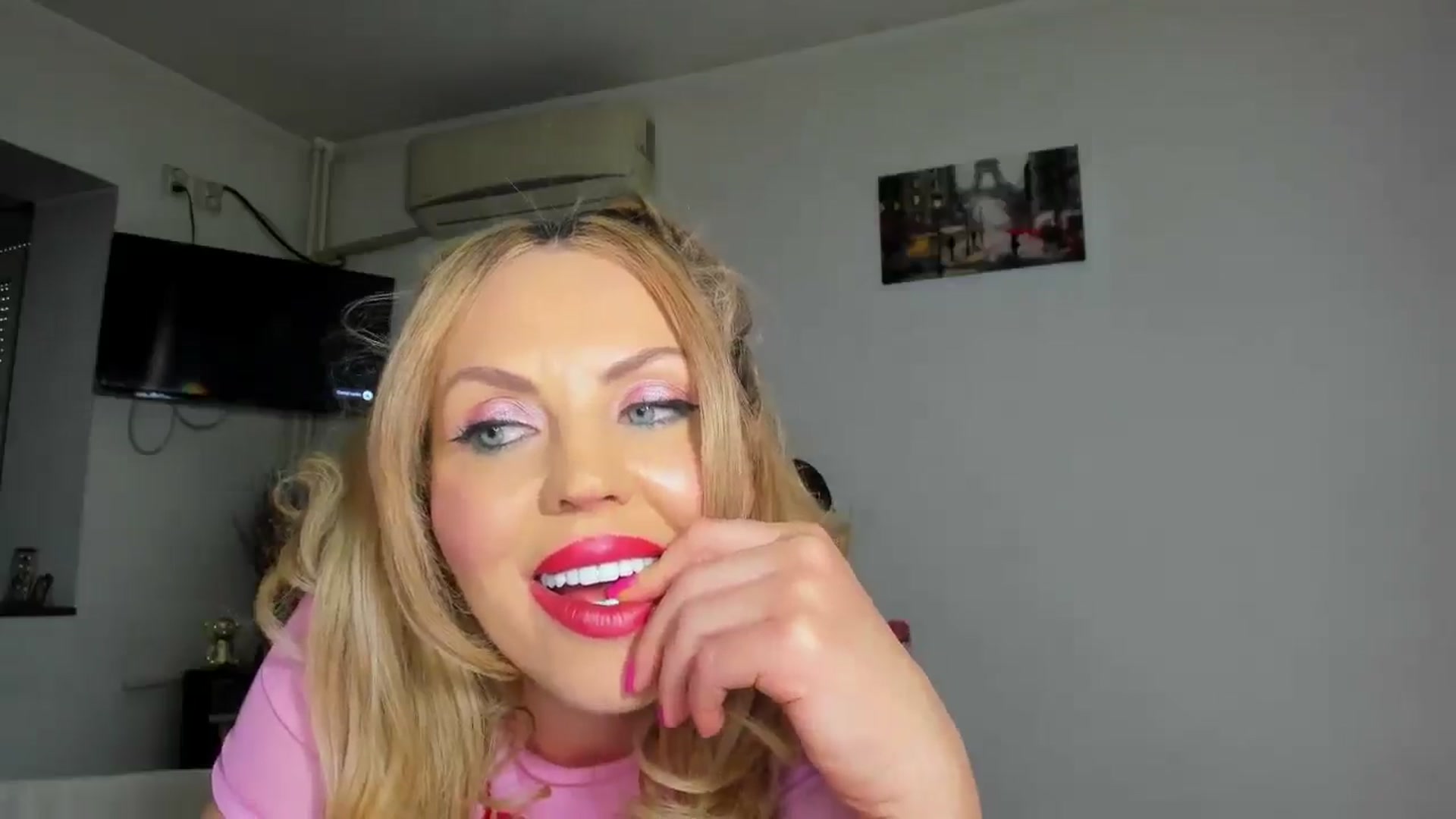 Gallery image thumbnail from MISS_JOY99's myfreecams stream on, 04/21/2026, 12:19 image 7 of 20