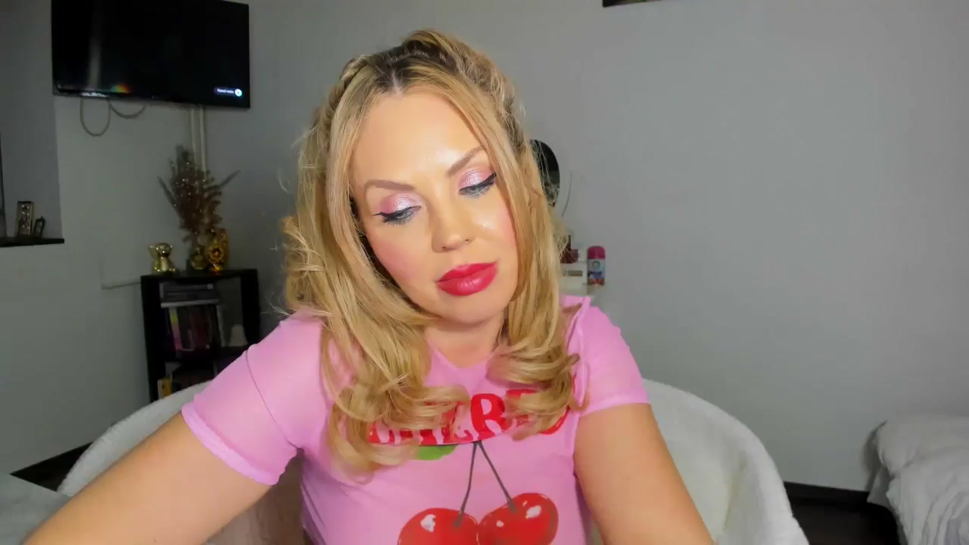 Gallery image thumbnail from MISS_JOY99's myfreecams stream on, 04/21/2026, 12:19 image 18 of 20