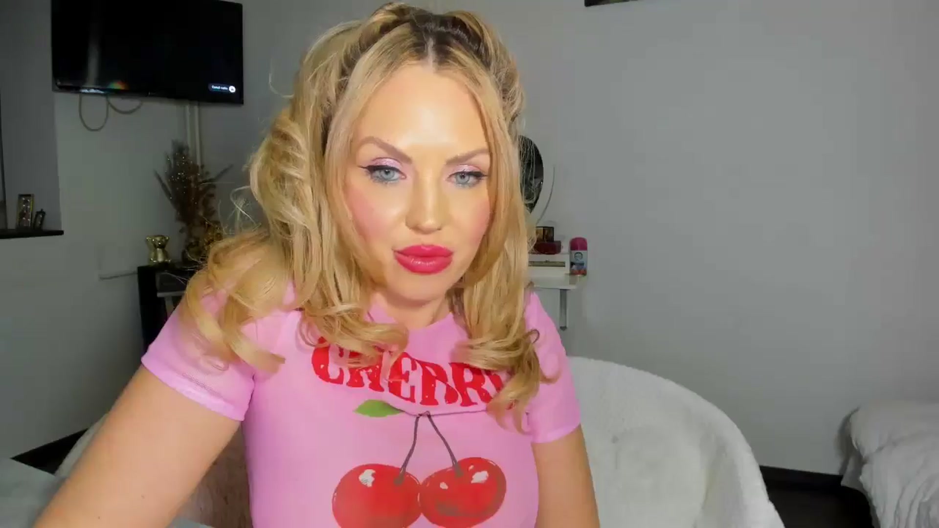 Gallery image thumbnail from MISS_JOY99's myfreecams stream on, 04/21/2026, 12:19 image 17 of 20