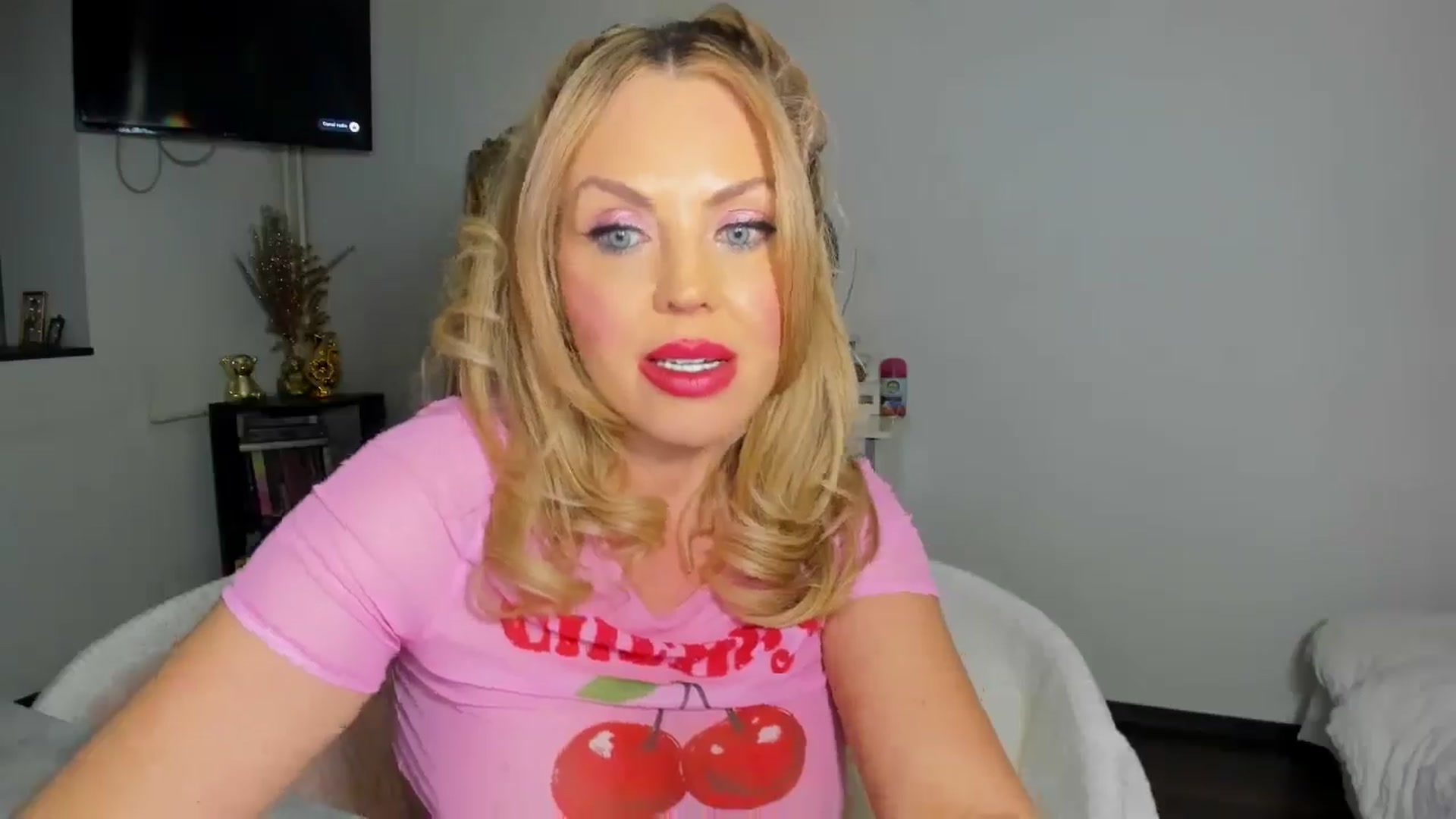 Gallery image thumbnail from MISS_JOY99's myfreecams stream on, 04/21/2026, 12:19 image 11 of 20