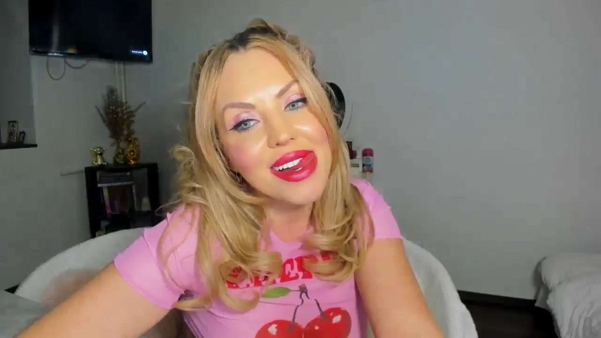 Gallery image thumbnail from MISS_JOY99's myfreecams stream on, 04/21/2026, 12:19 image 10 of 20