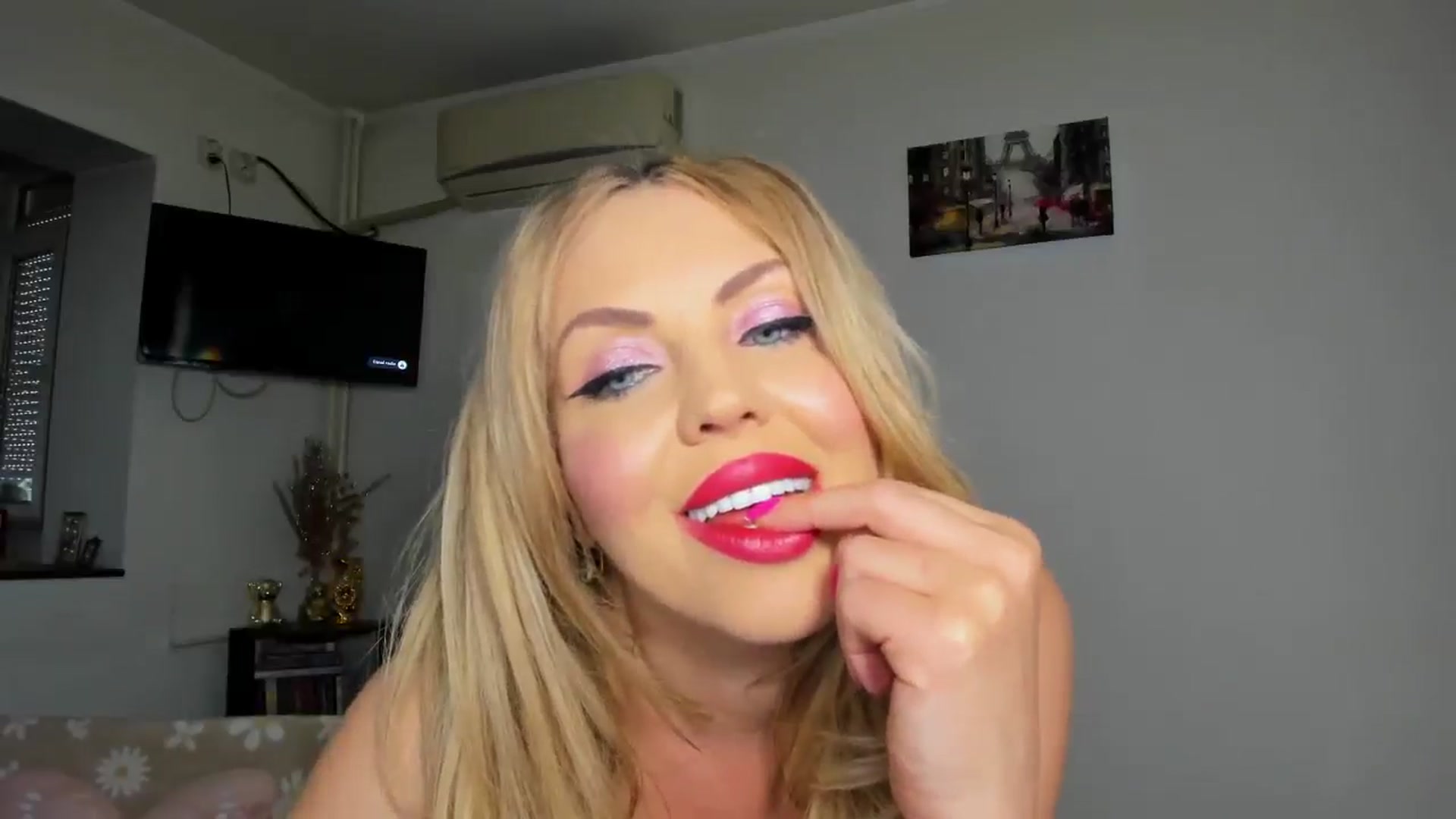 Gallery image thumbnail from MISS_JOY99's myfreecams stream on, 04/29/2026, 09:36 image 8 of 20