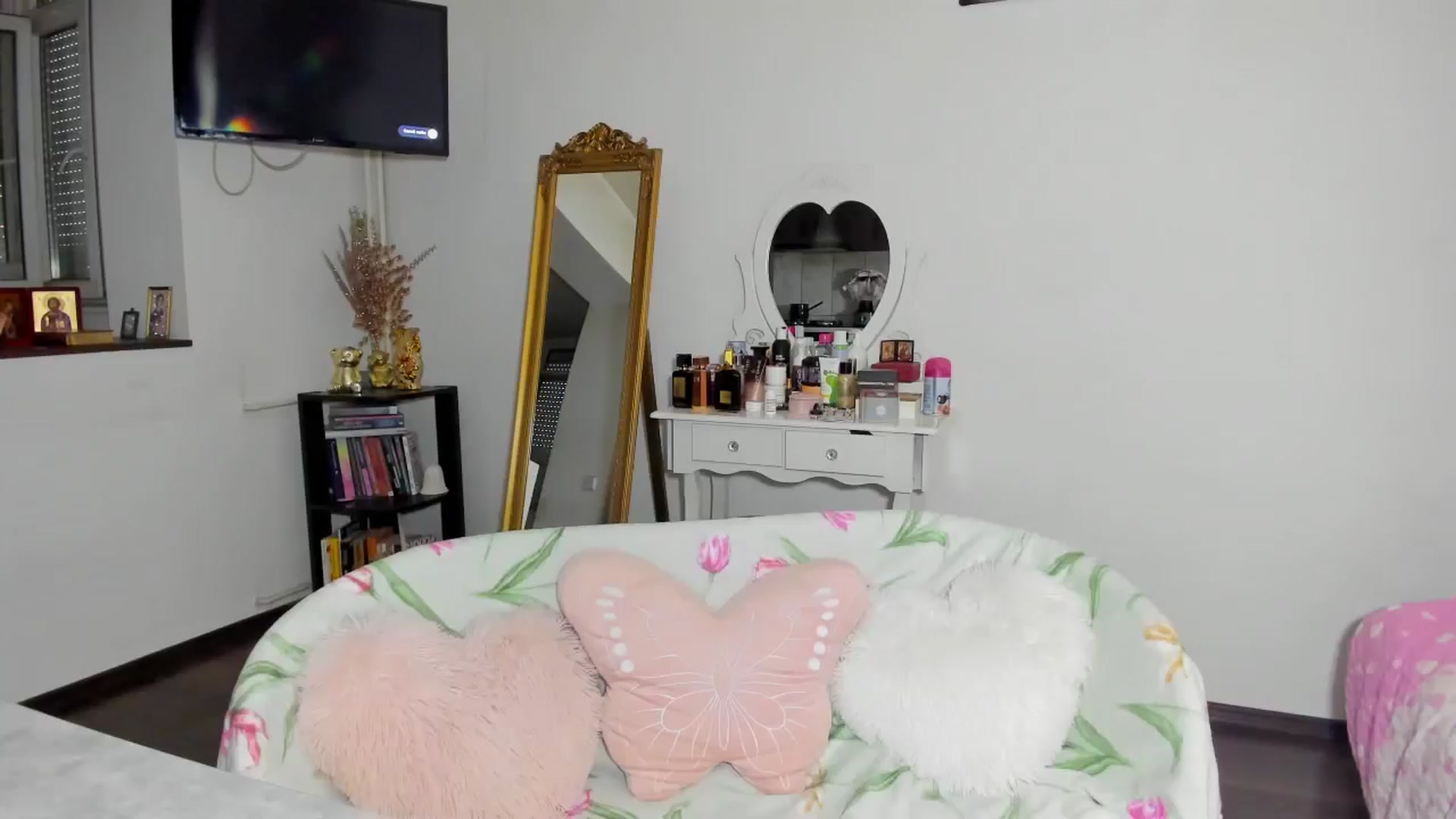 Gallery image thumbnail from MISS_JOY99's myfreecams stream on, 05/09/2026, 12:16 image 1 of 20