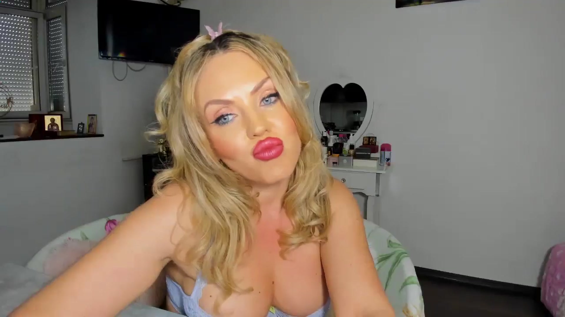 Gallery image thumbnail from MISS_JOY99's myfreecams stream on, 05/10/2026, 14:03 image 13 of 20
