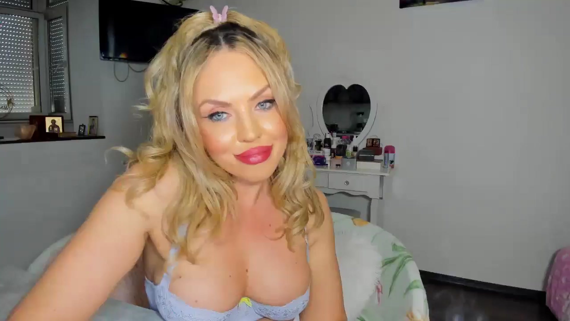 Gallery image thumbnail from MISS_JOY99's myfreecams stream on, 05/10/2026, 14:03 image 11 of 20