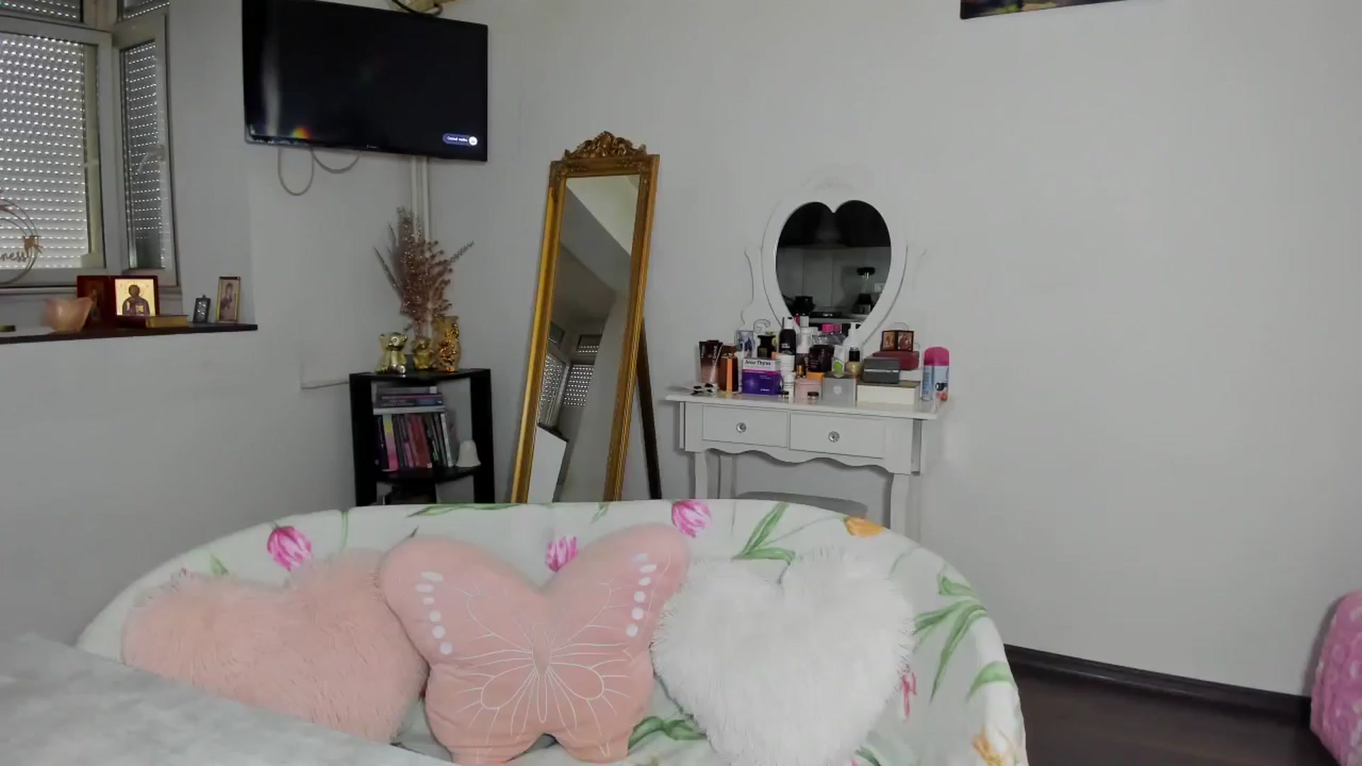Gallery image thumbnail from MISS_JOY99's myfreecams stream on, 05/10/2026, 14:03 image 16 of 20