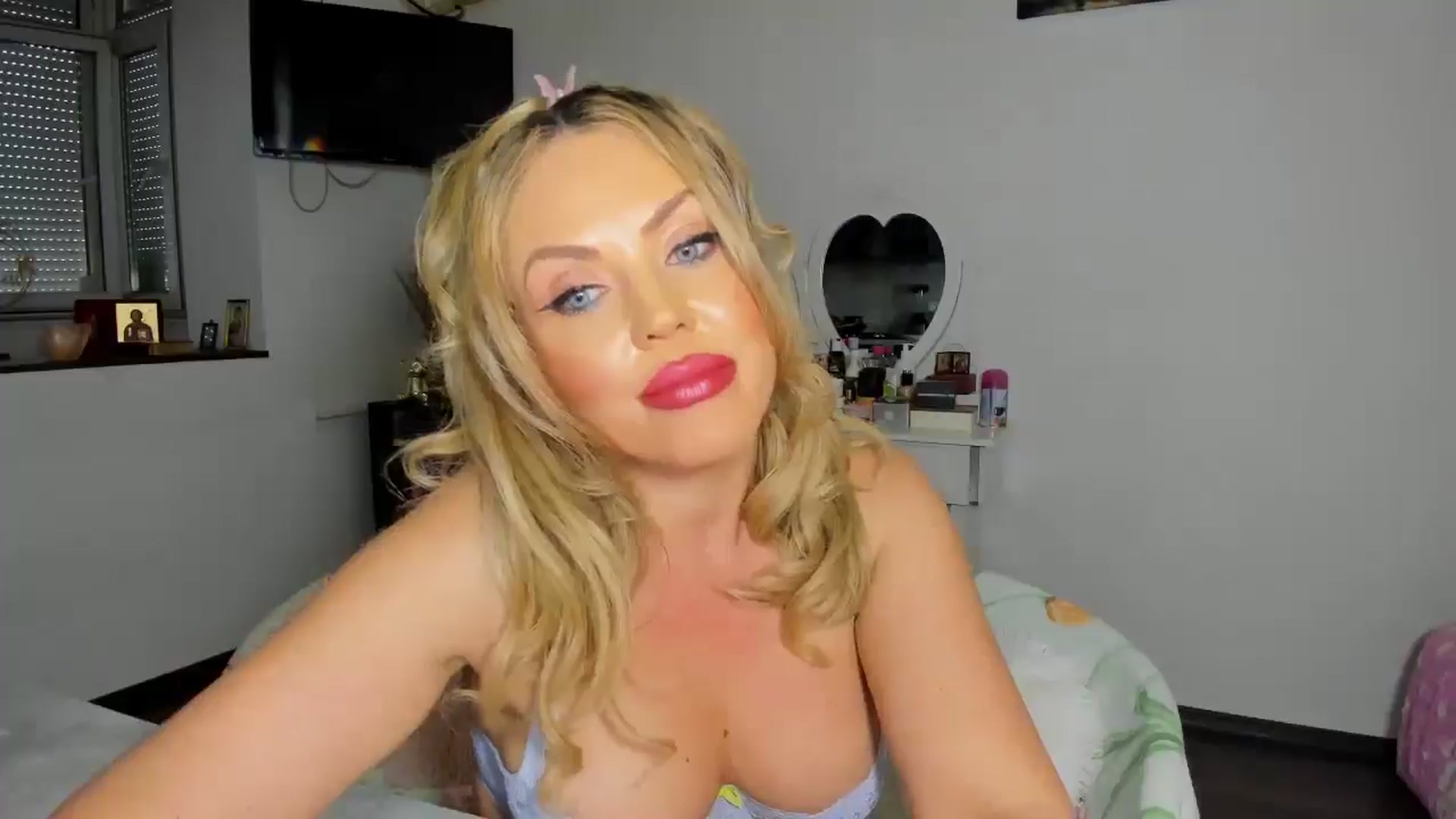 Gallery image thumbnail from MISS_JOY99's myfreecams stream on, 05/10/2026, 14:03 image 3 of 20