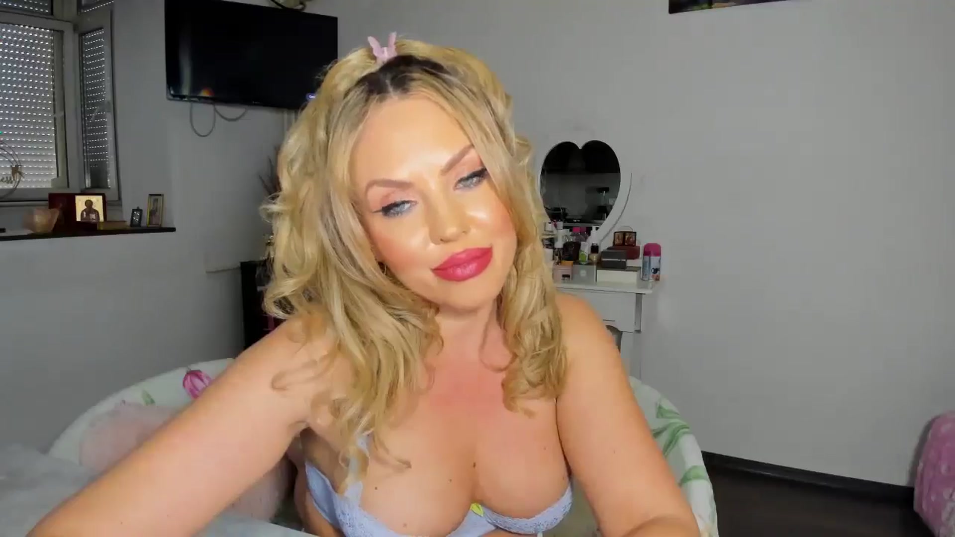 Gallery image thumbnail from MISS_JOY99's myfreecams stream on, 05/10/2026, 14:03 image 14 of 20