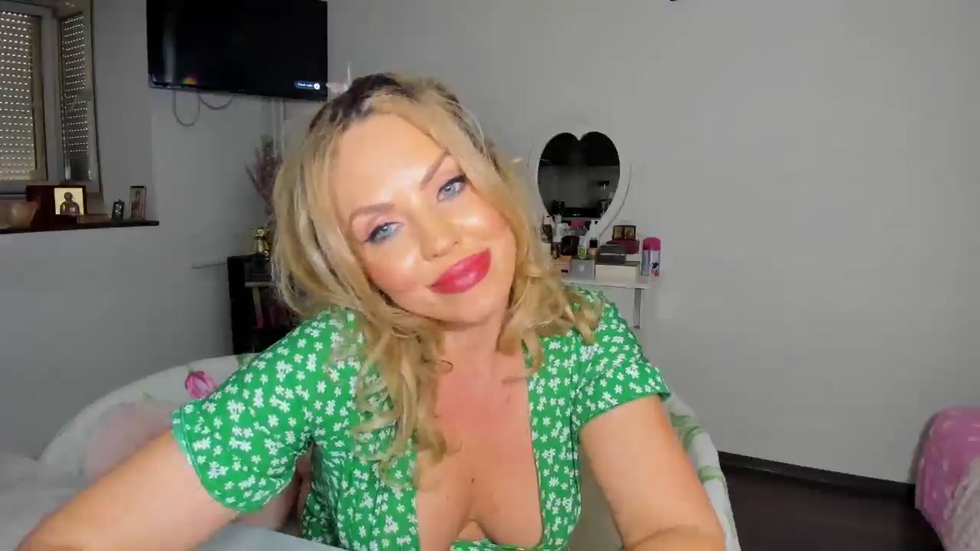 Gallery image thumbnail from MISS_JOY99's myfreecams stream on, 05/10/2026, 16:27 image 12 of 20