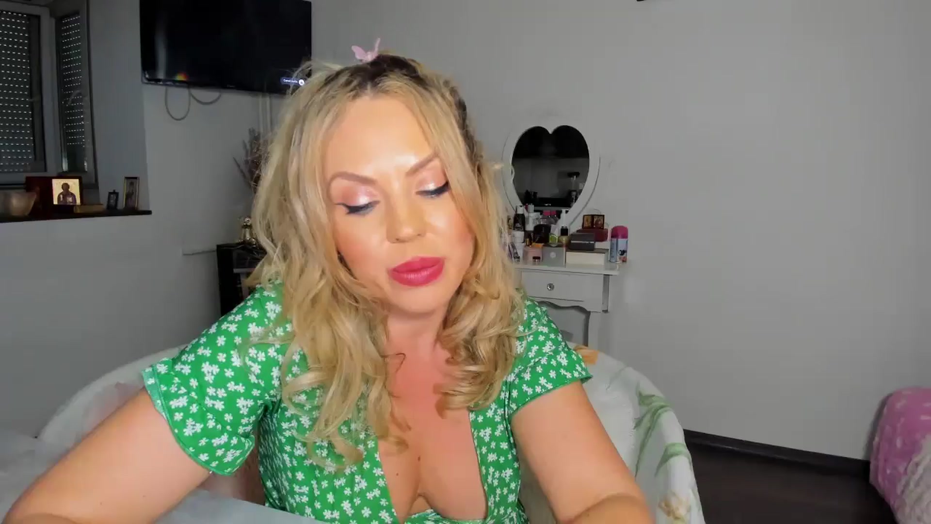 Gallery image thumbnail from MISS_JOY99's myfreecams stream on, 05/10/2026, 16:27 image 17 of 20