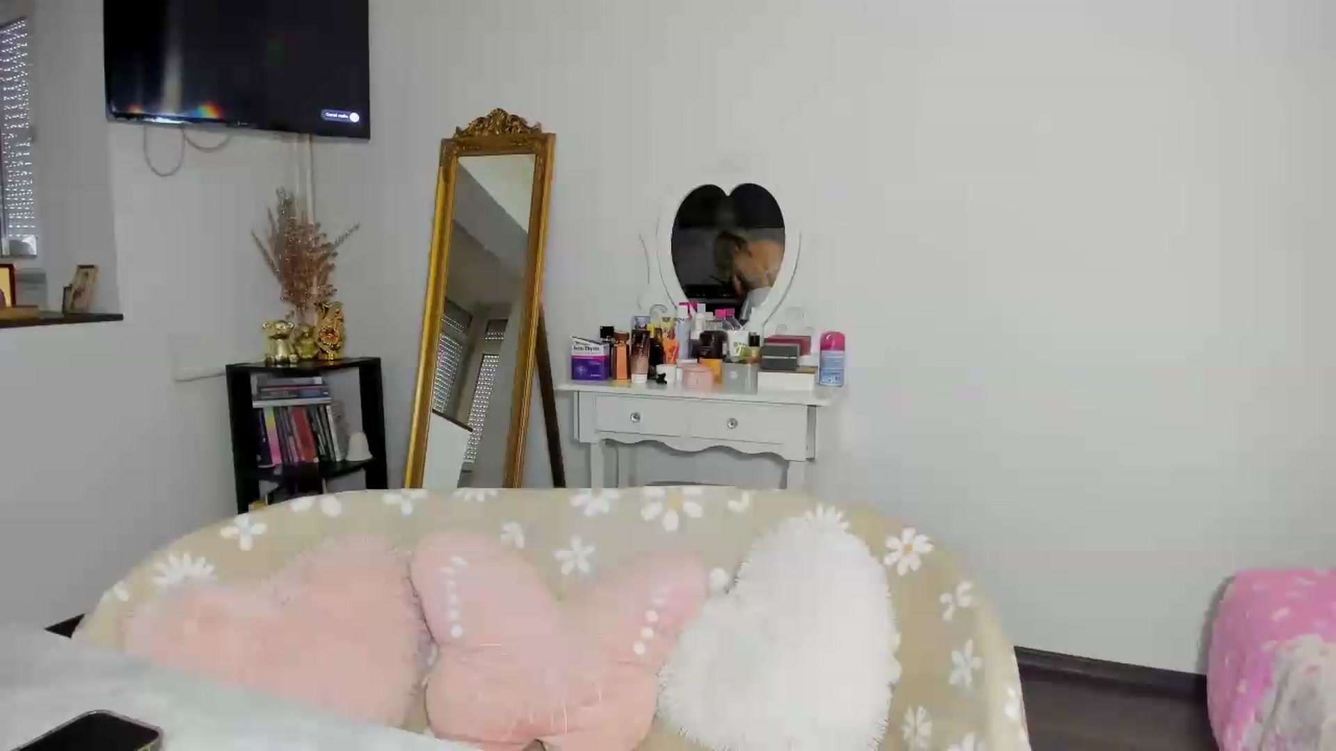 Gallery image thumbnail from MISS_JOY99's myfreecams stream on, 05/12/2026, 12:57 image 13 of 20