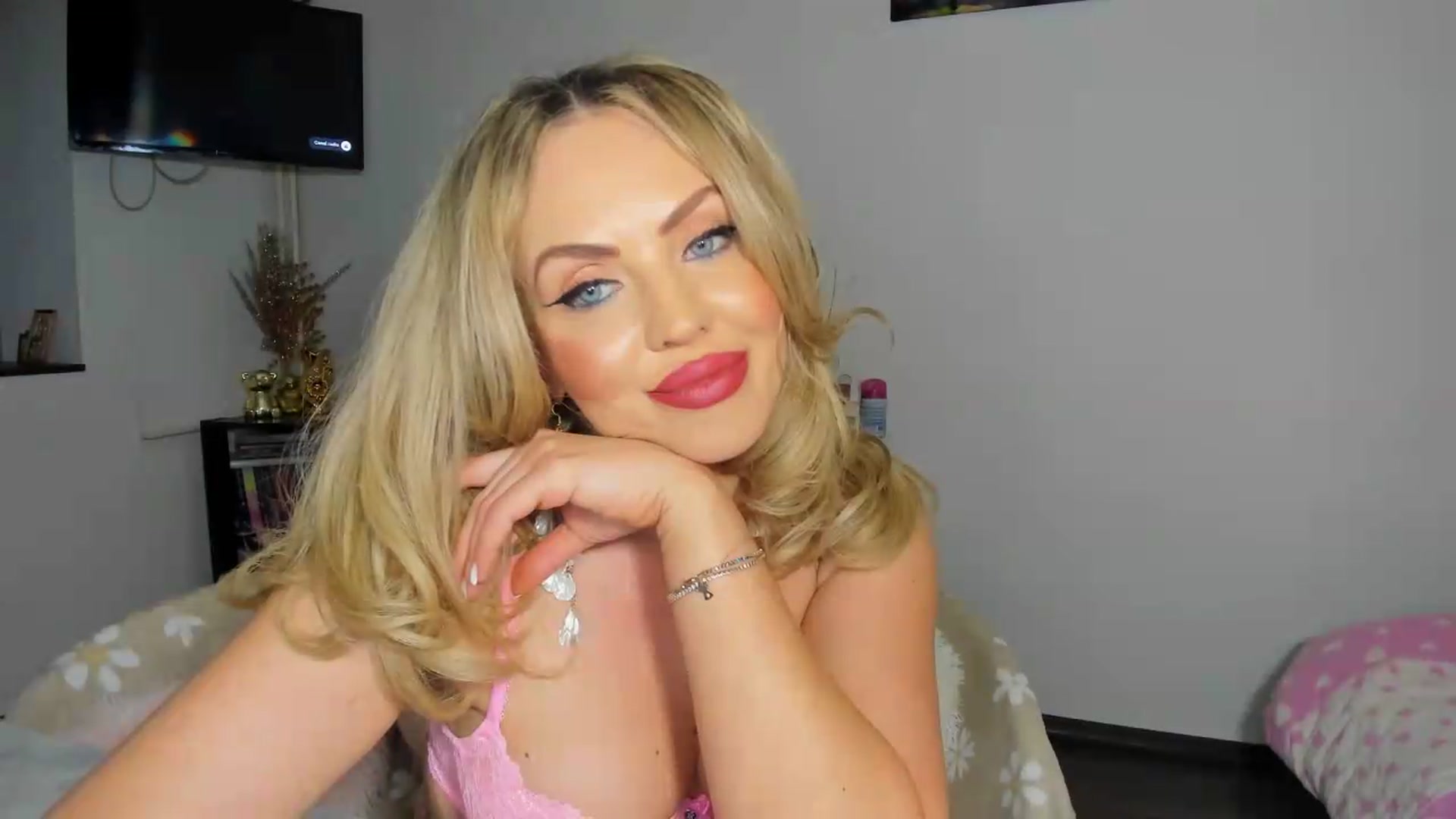 Gallery image thumbnail from MISS_JOY99's myfreecams stream on, 05/17/2026, 12:21 image 14 of 20