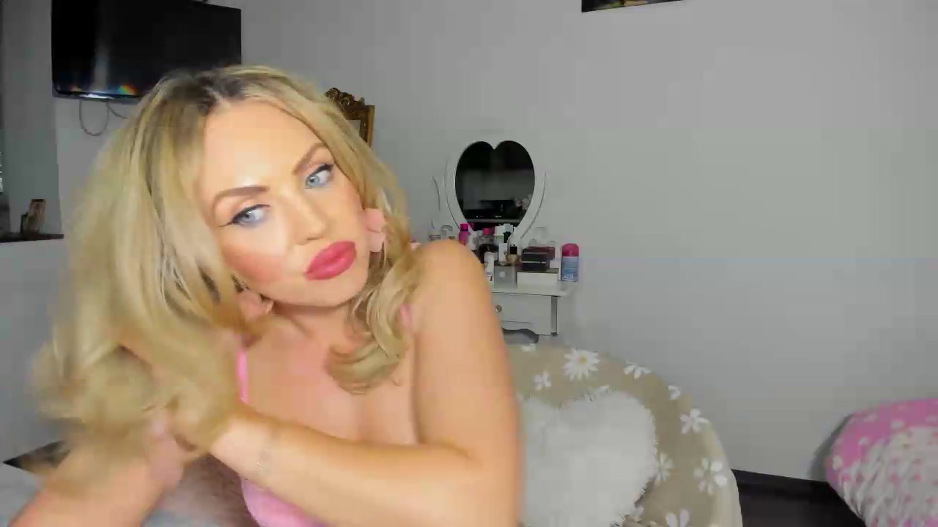 Gallery image thumbnail from MISS_JOY99's myfreecams stream on, 05/17/2026, 13:22 image 13 of 20