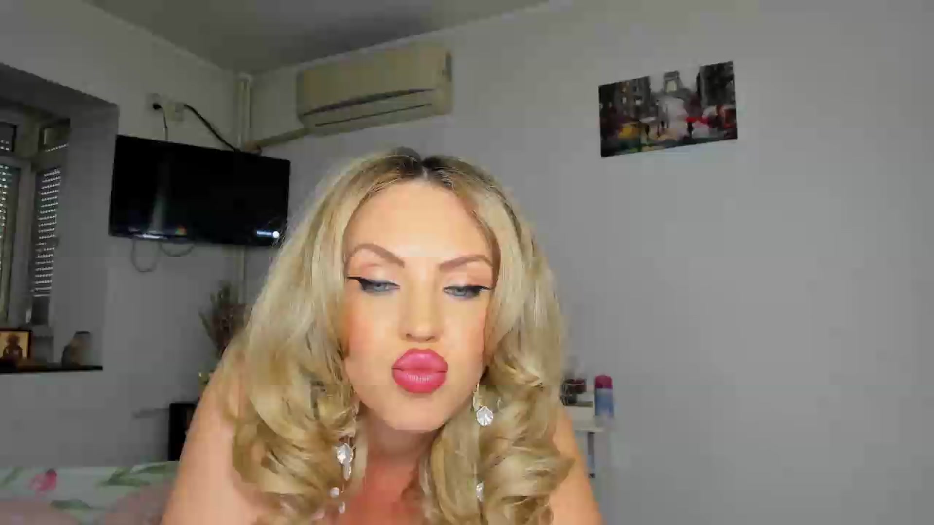 Gallery image thumbnail from MISS_JOY99's myfreecams stream on, 05/24/2026, 13:39 image 9 of 20