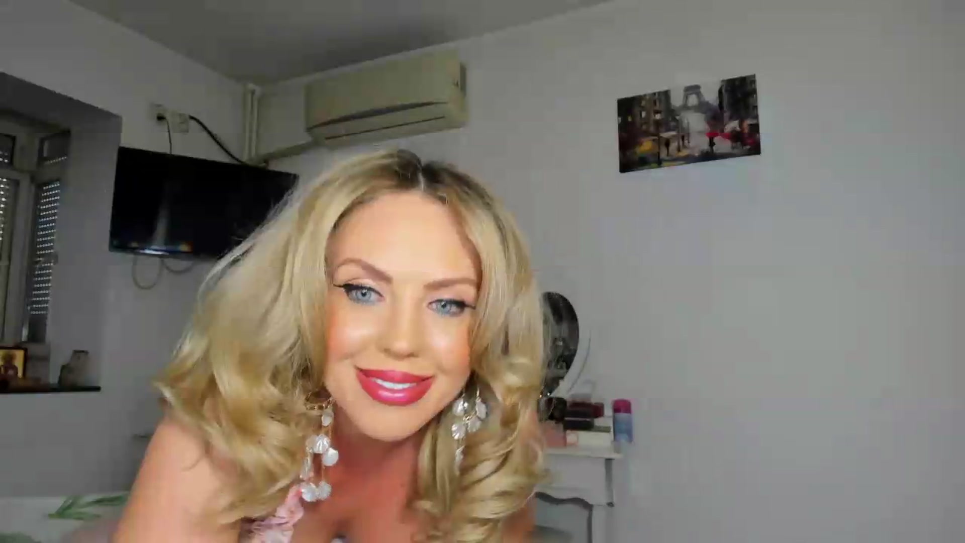 Gallery image thumbnail from MISS_JOY99's myfreecams stream on, 05/24/2026, 13:39 image 14 of 20
