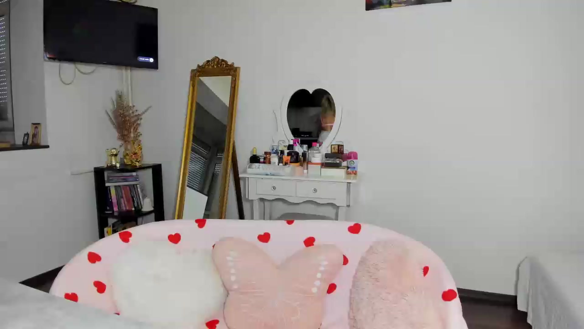 Gallery image thumbnail from MISS_JOY99's myfreecams stream on, 05/28/2026, 11:19 image 1 of 20