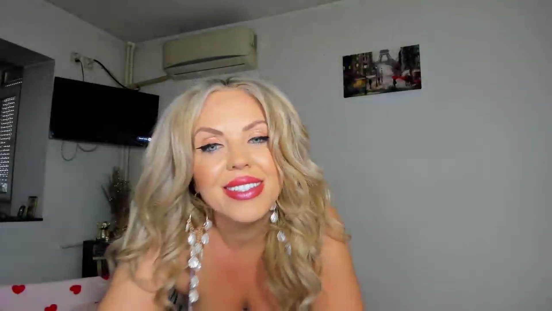 Gallery image thumbnail from MISS_JOY99's myfreecams stream on, 06/05/2026, 08:32 image 2 of 20