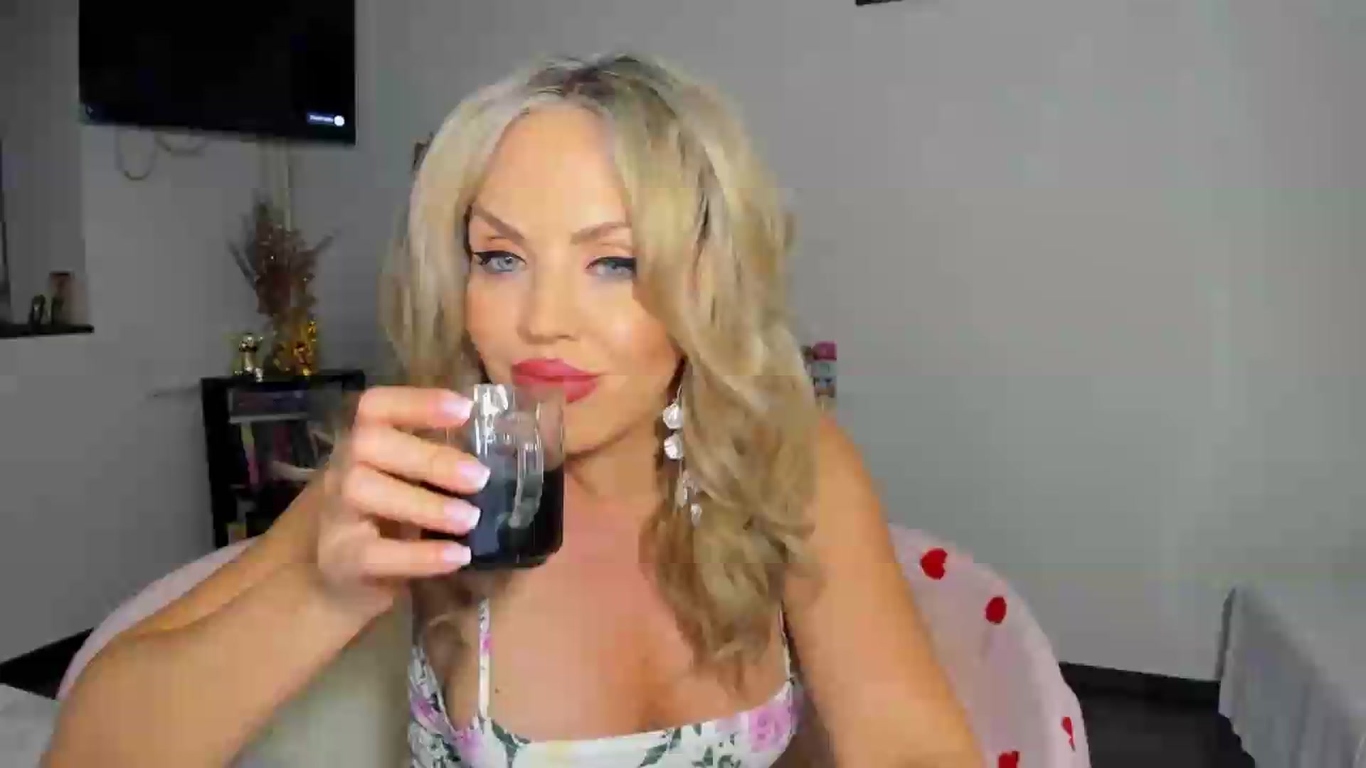 Gallery image thumbnail from MISS_JOY99's myfreecams stream on, 06/05/2026, 08:32 image 3 of 20