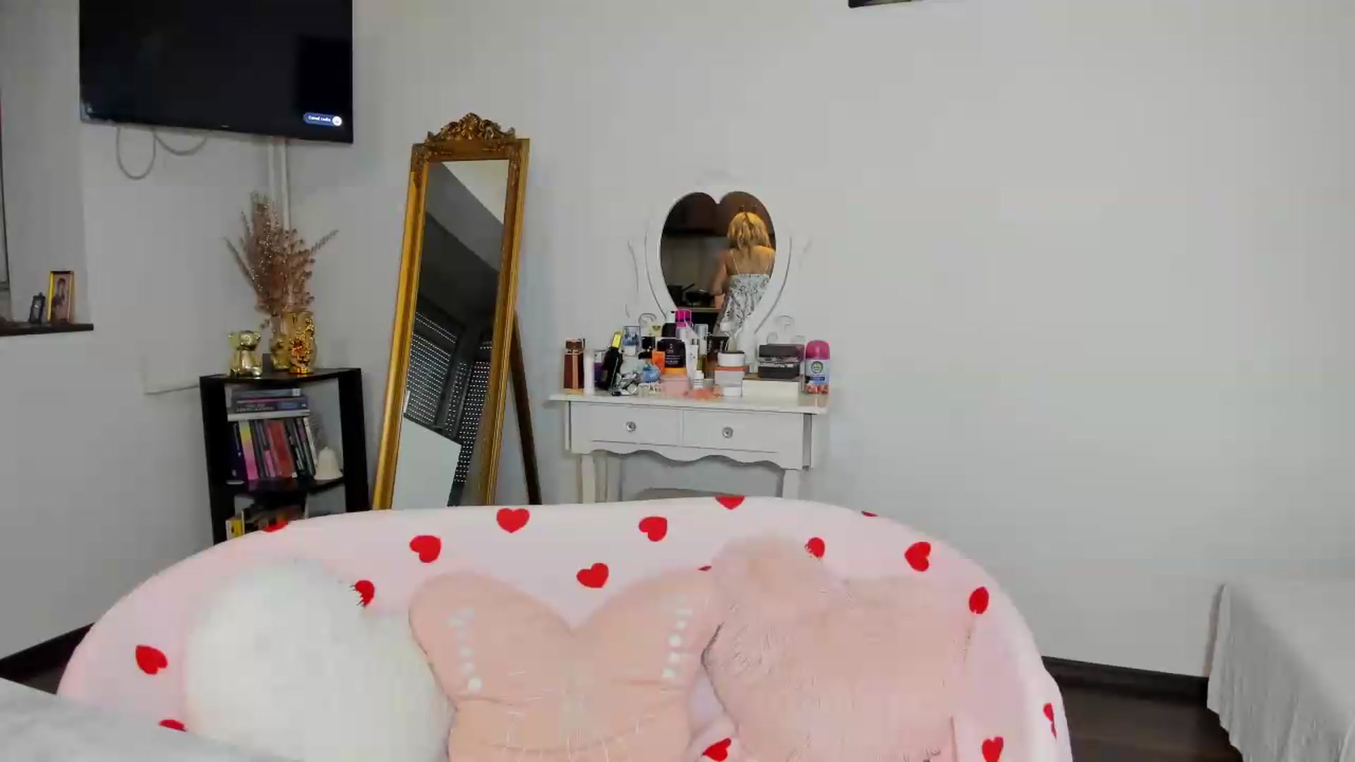 Gallery image thumbnail from MISS_JOY99's myfreecams stream on, 06/05/2026, 08:32 image 8 of 20