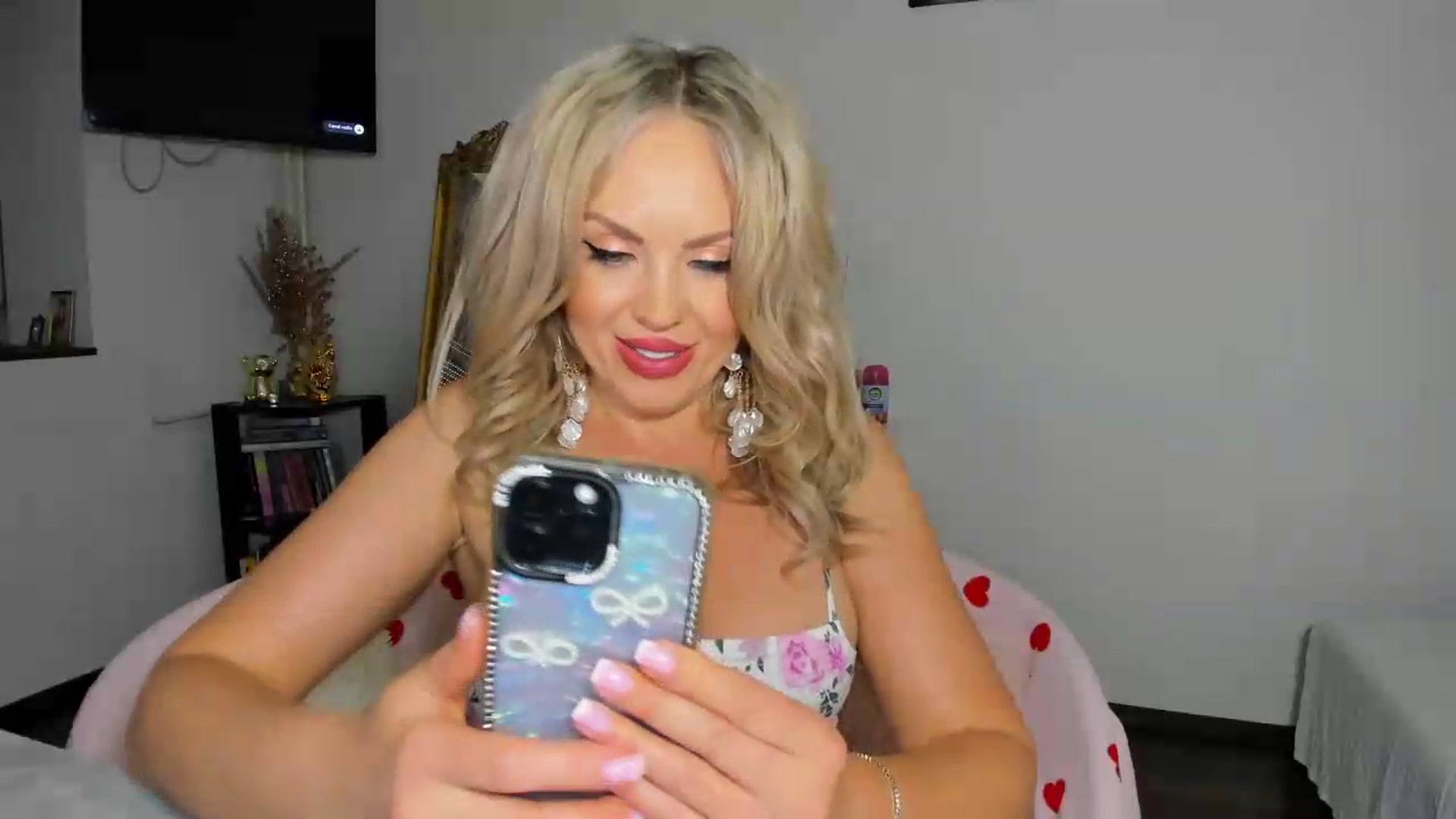Gallery image thumbnail from MISS_JOY99's myfreecams stream on, 06/05/2026, 08:32 image 14 of 20