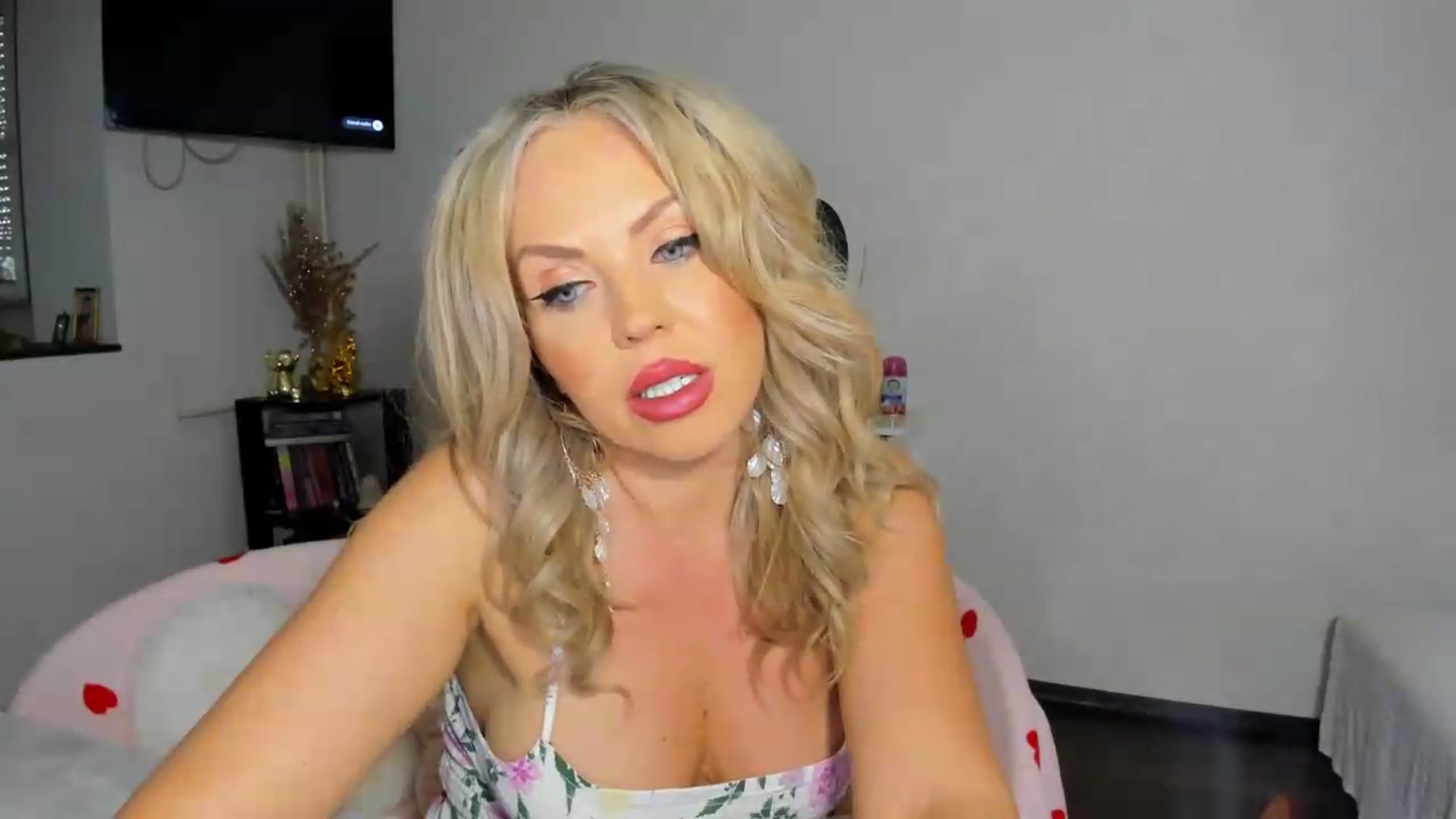 Gallery image thumbnail from MISS_JOY99's myfreecams stream on, 06/05/2026, 08:32 image 19 of 20