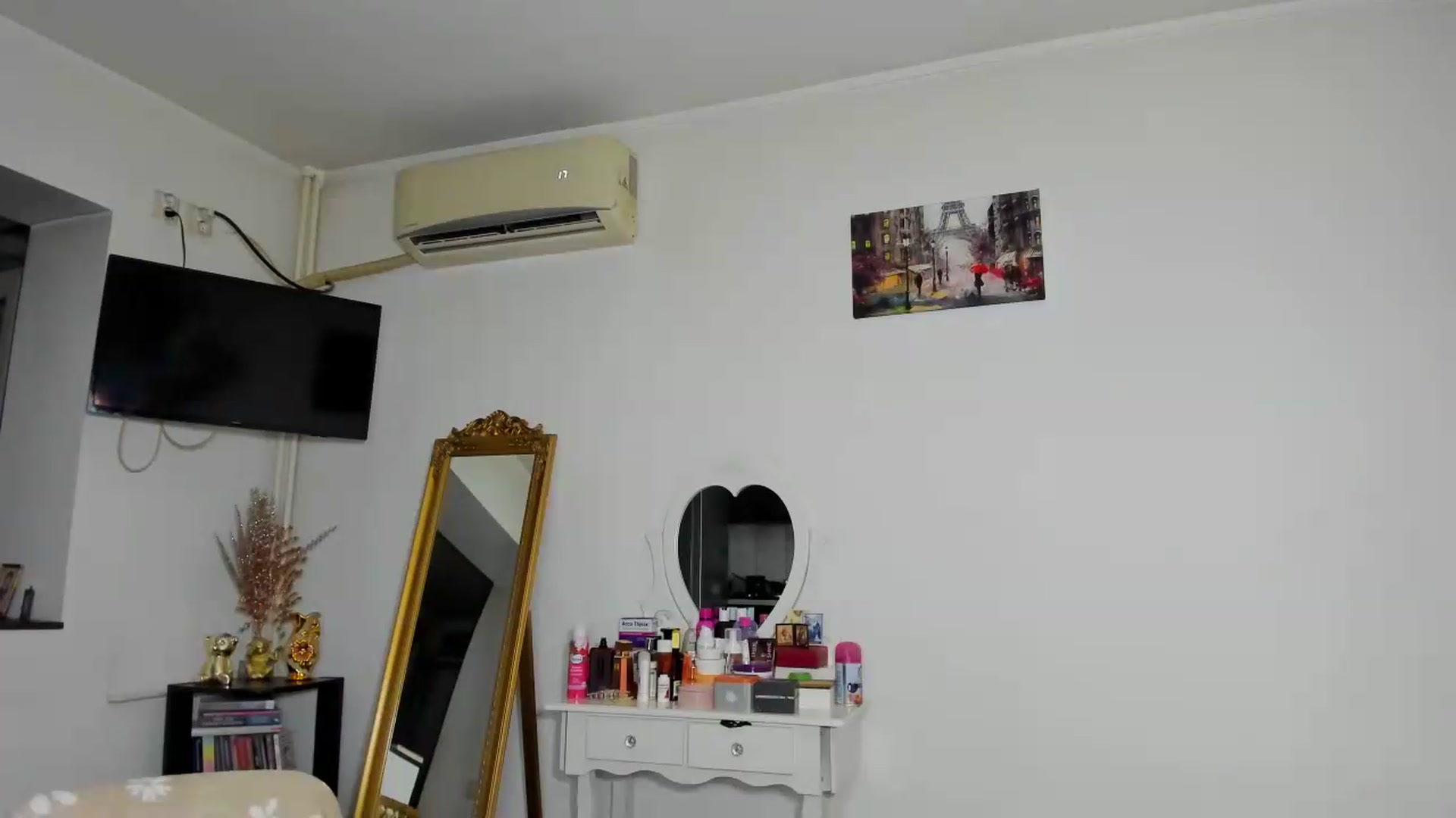 Gallery image thumbnail from MISS_JOY99's myfreecams stream on, 06/25/2026, 19:32 image 13 of 20