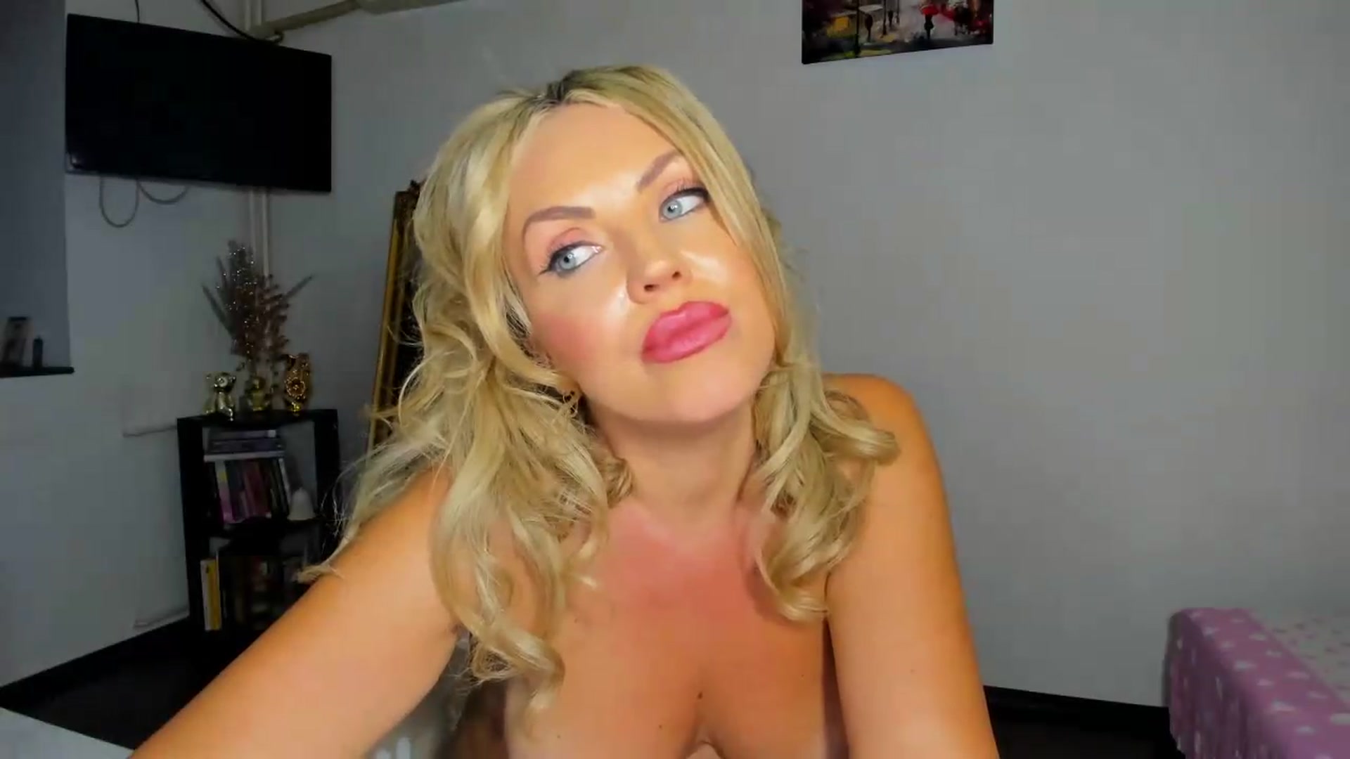 Gallery image thumbnail from MISS_JOY99's myfreecams stream on, 06/25/2026, 19:32 image 9 of 20
